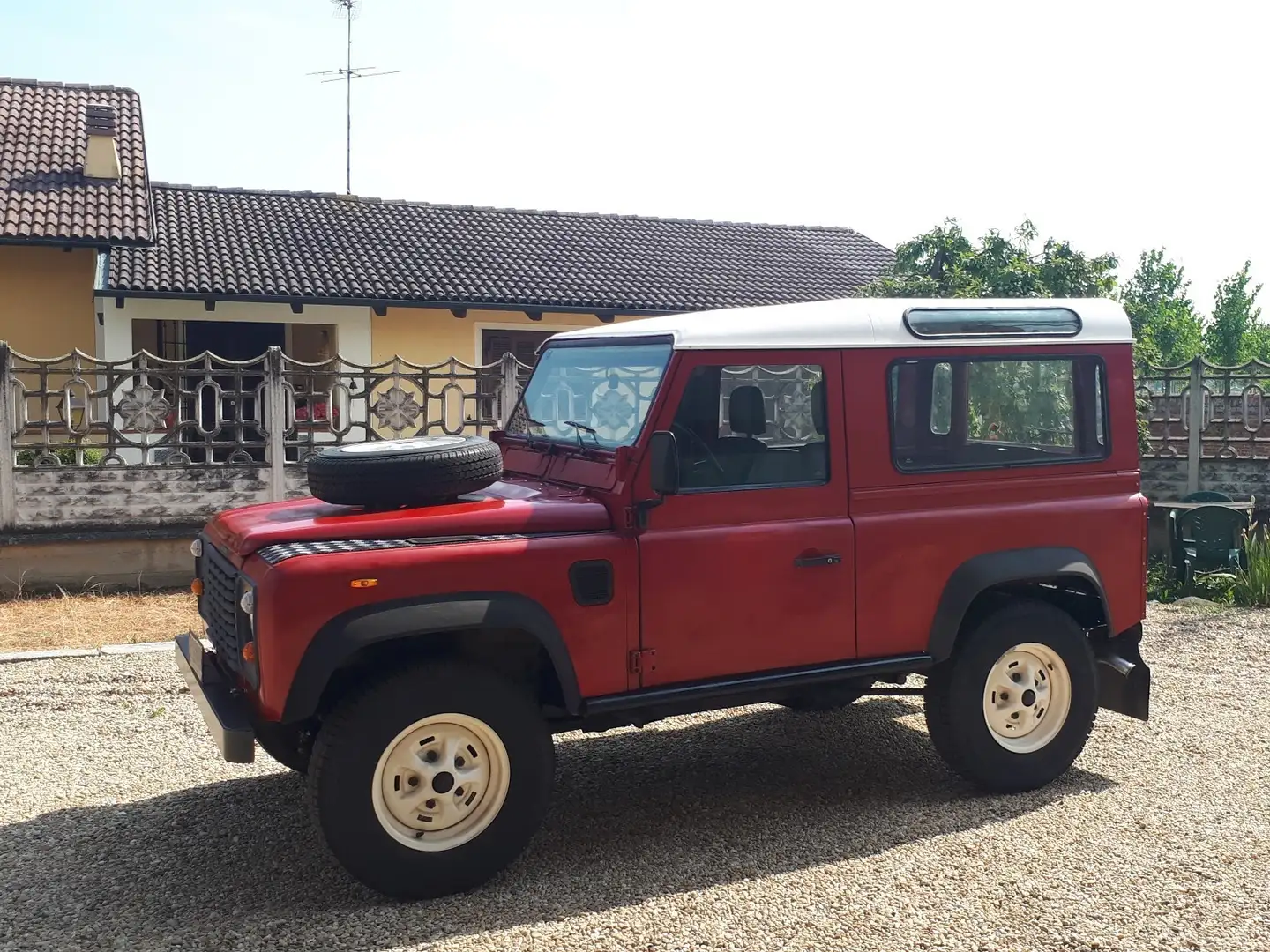 Land Rover Defender 90 2.5 td Hard Top Rosso - 2