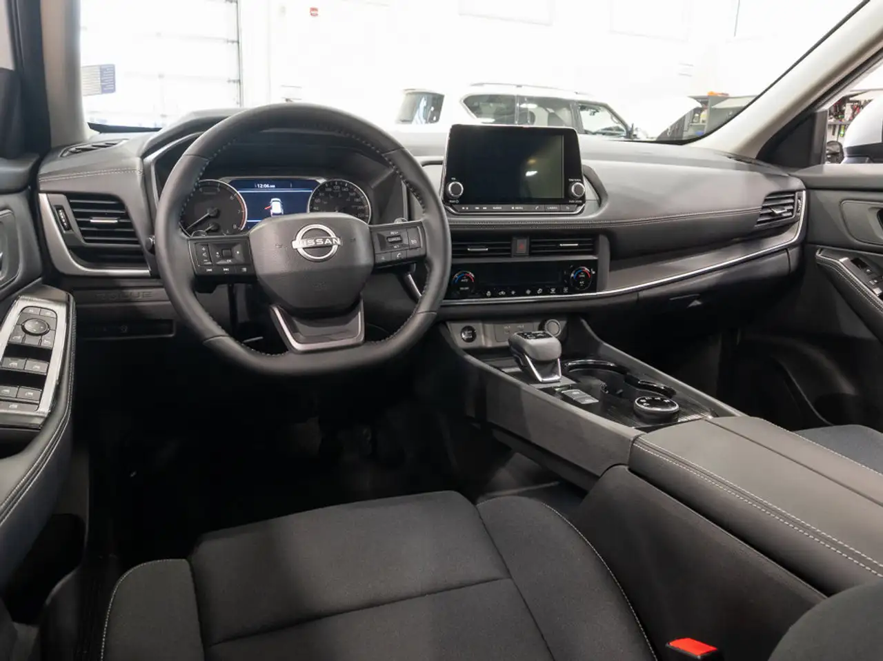 Nissan Rogue снимка Nissan Rogue