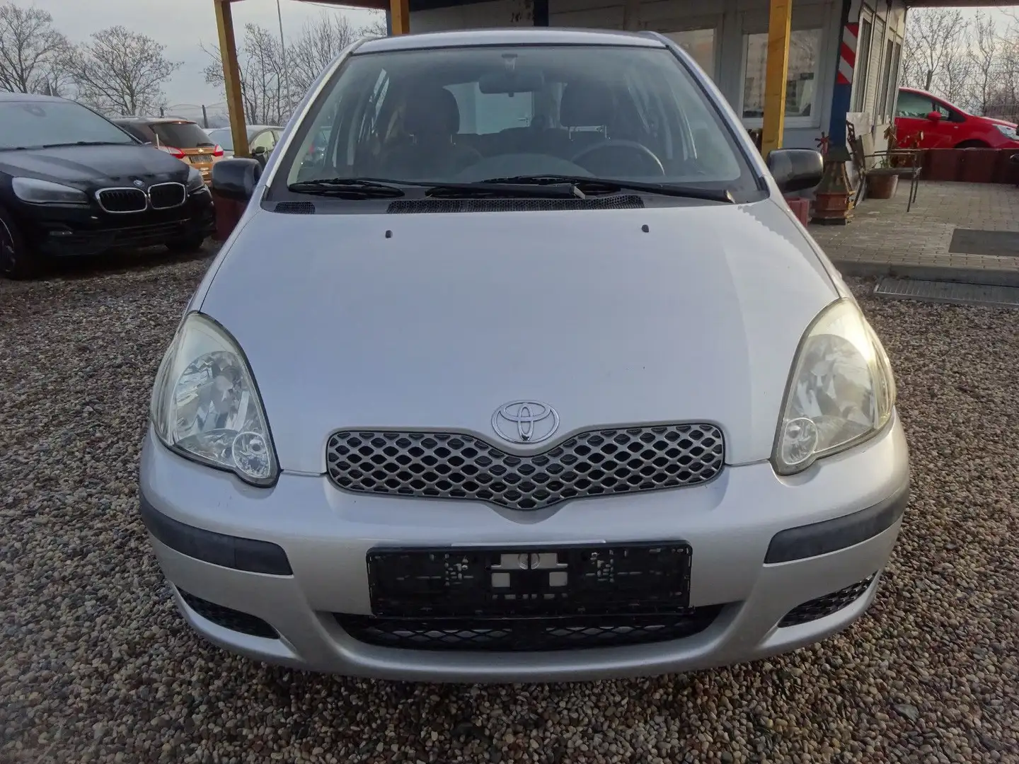 Toyota Yaris 1.0 Silber - 2