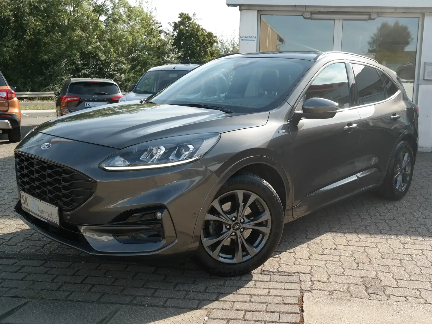 Ford Kuga ST-Line*1.Hand*PANORAMA*LED*NAVI*SHZ*AHK* Grau - 1