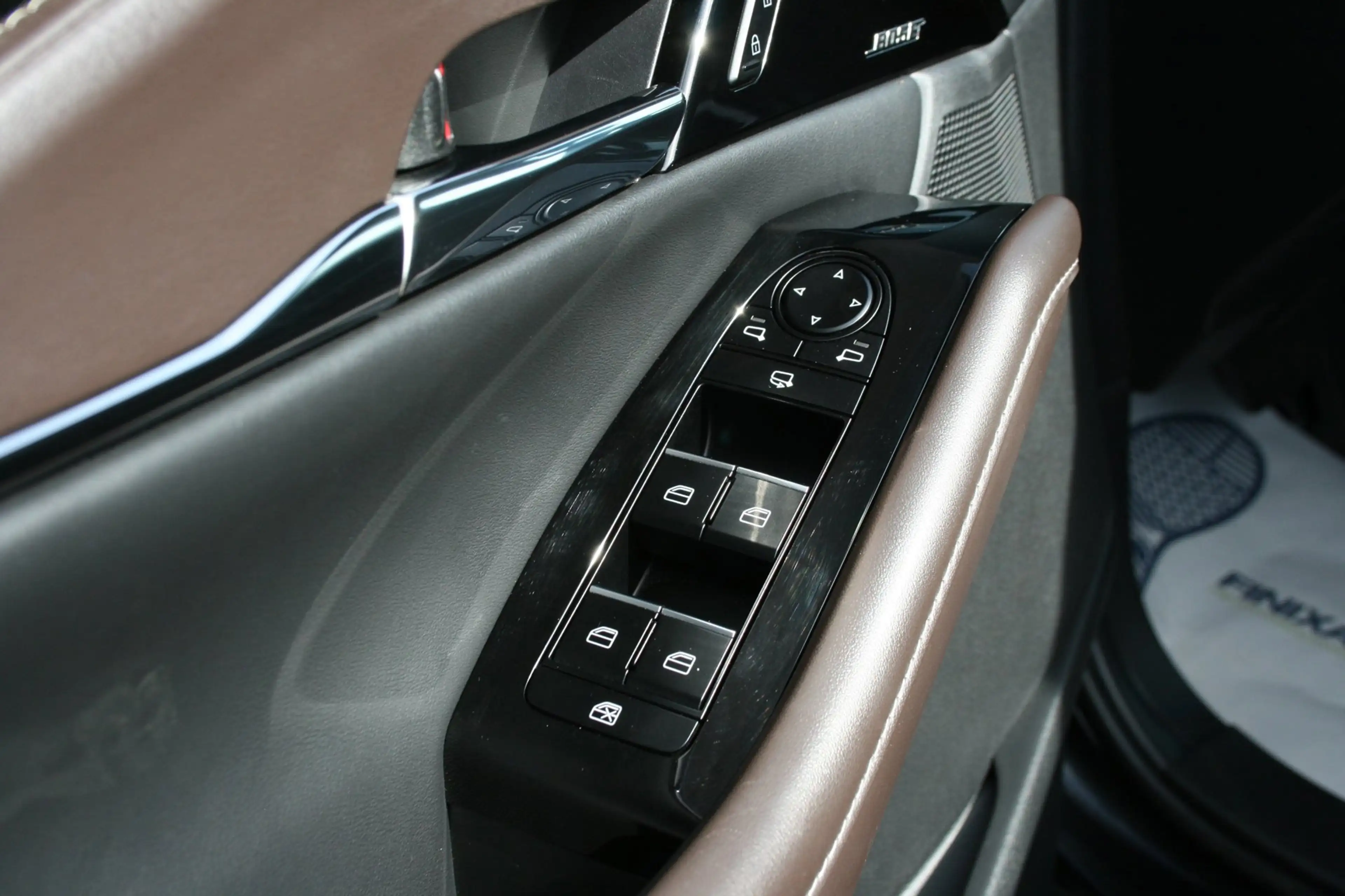 Mazda CX-30 2.0 e-SkyActiv-G M Hybrid Luxury — photo 25