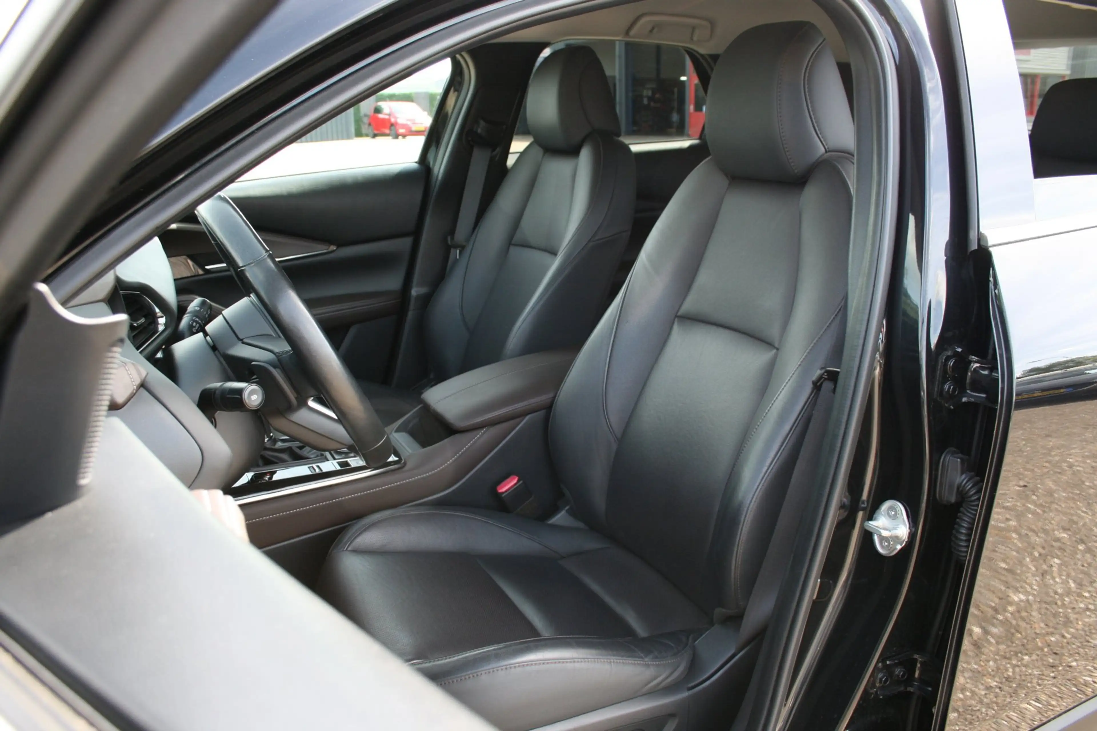 Mazda CX-30 2.0 e-SkyActiv-G M Hybrid Luxury — photo 9