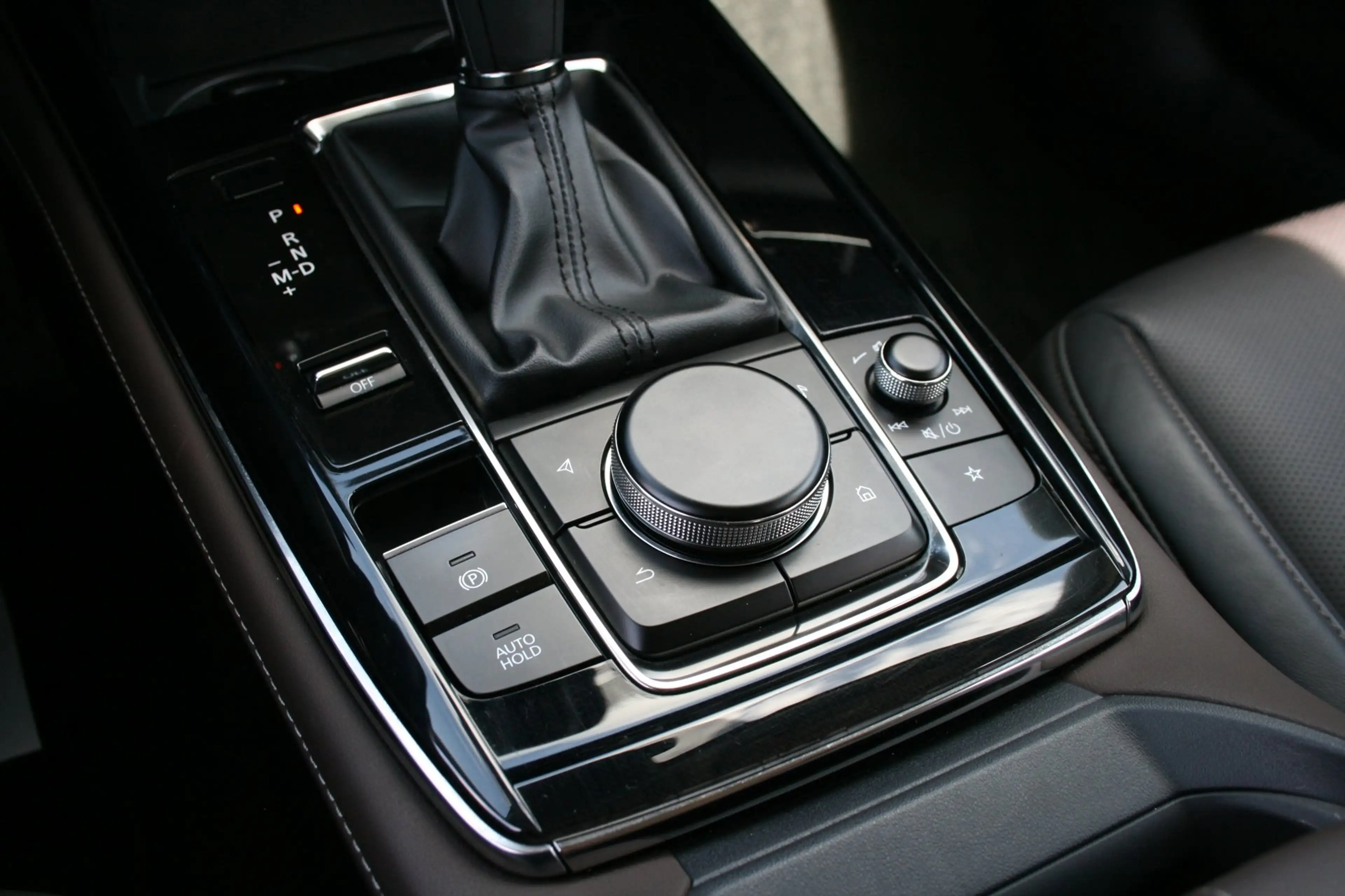 Mazda CX-30 2.0 e-SkyActiv-G M Hybrid Luxury — photo 21
