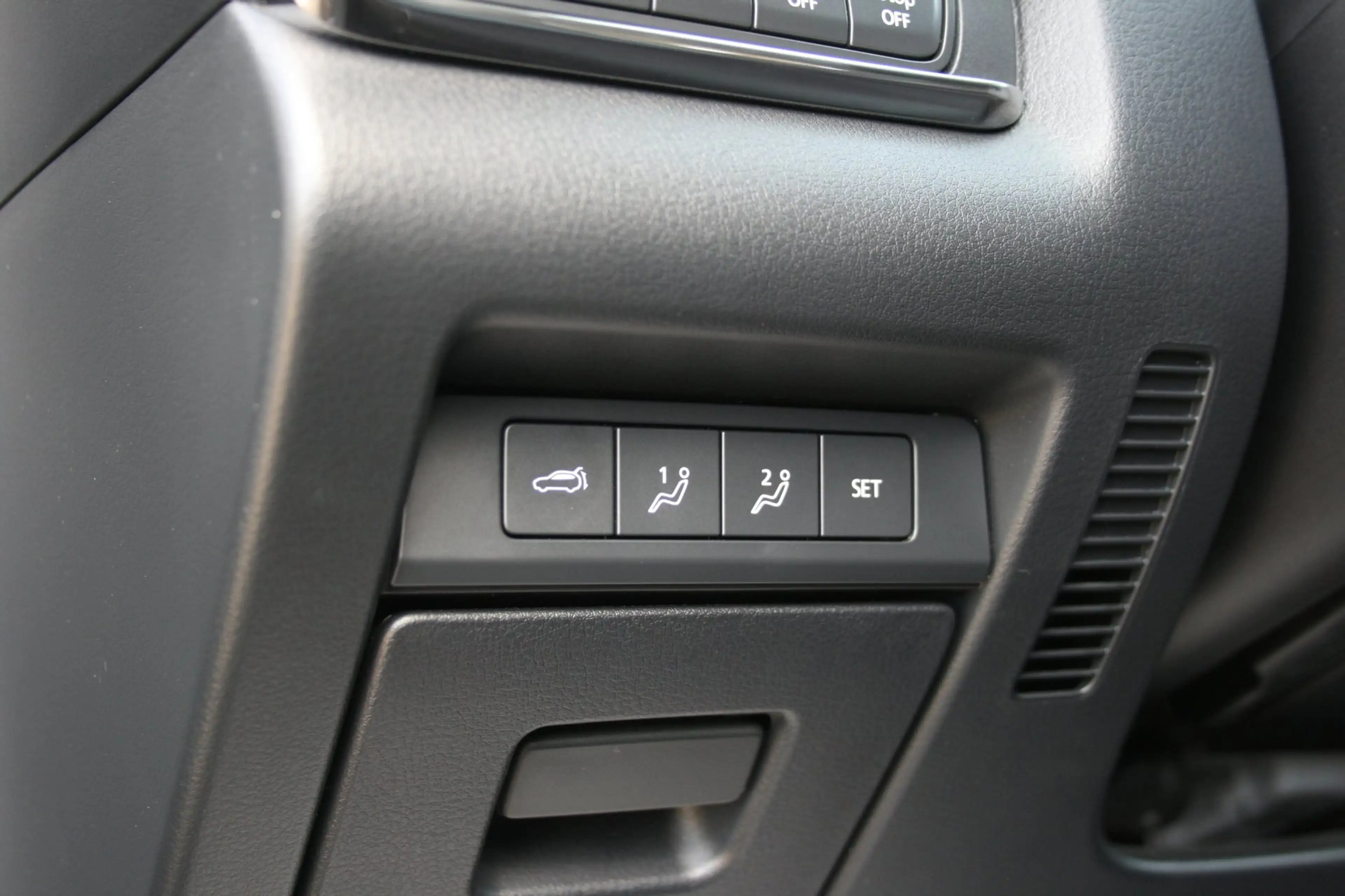Mazda CX-30 2.0 e-SkyActiv-G M Hybrid Luxury — photo 11