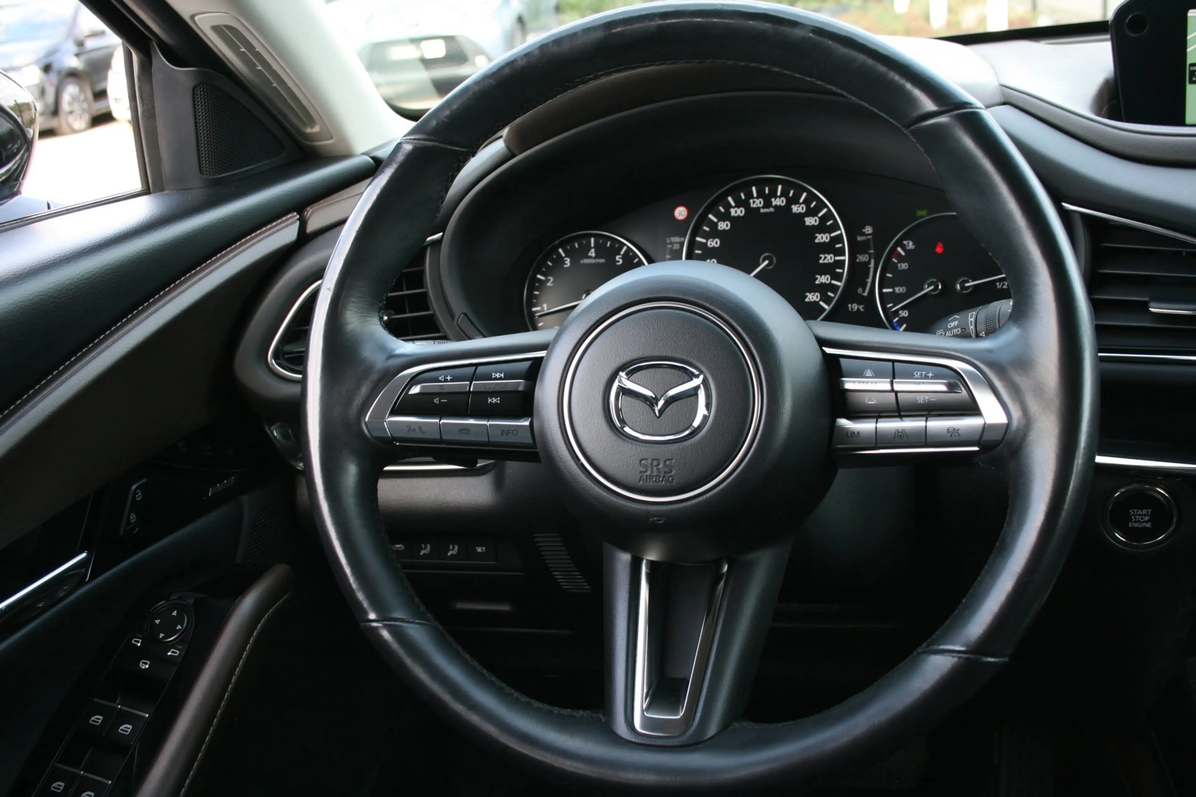 Mazda CX-30 2.0 e-SkyActiv-G M Hybrid Luxury — photo 16
