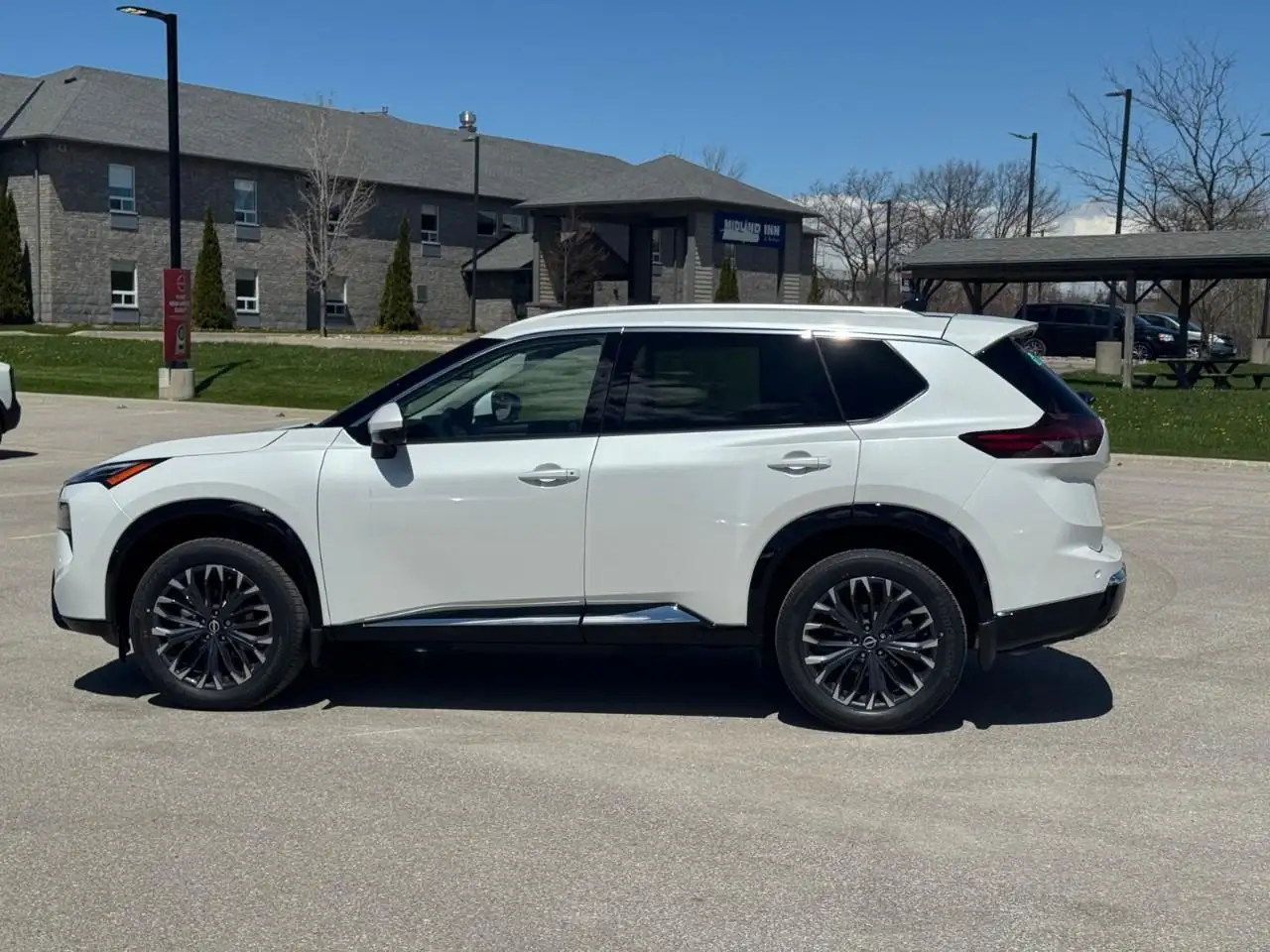 Nissan Rogue снимка Nissan Rogue
