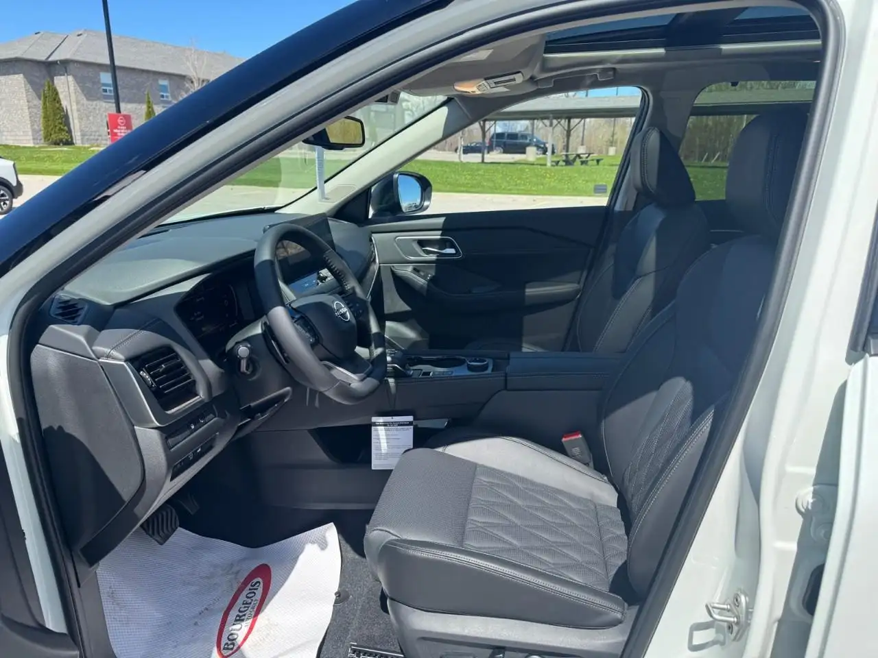 Nissan Rogue снимка Nissan Rogue