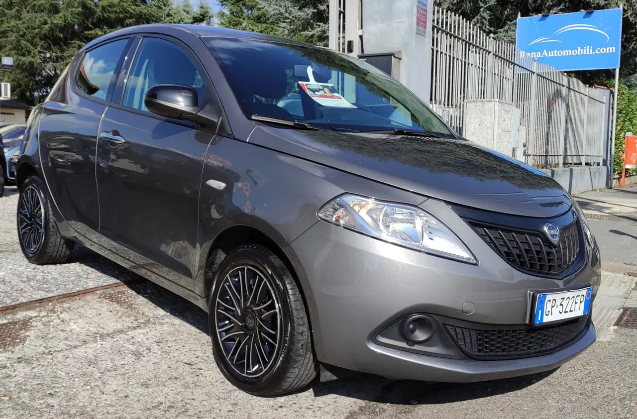 Lancia Ypsilon