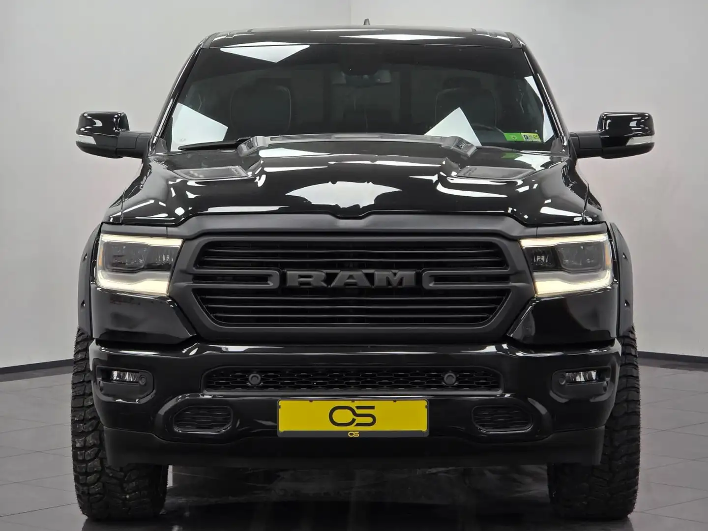 Dodge RAM 5.7 V8 HEMI Laramie Sport 12´´Display LED Schwarz - 2