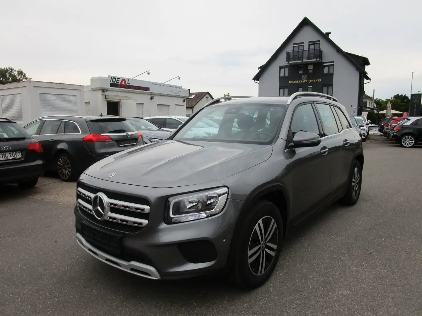 Mercedes-Benz GLB 180 d  2.0d*NAVI*Sportsitz*el.Heckklappe*MBUX Grau - 1