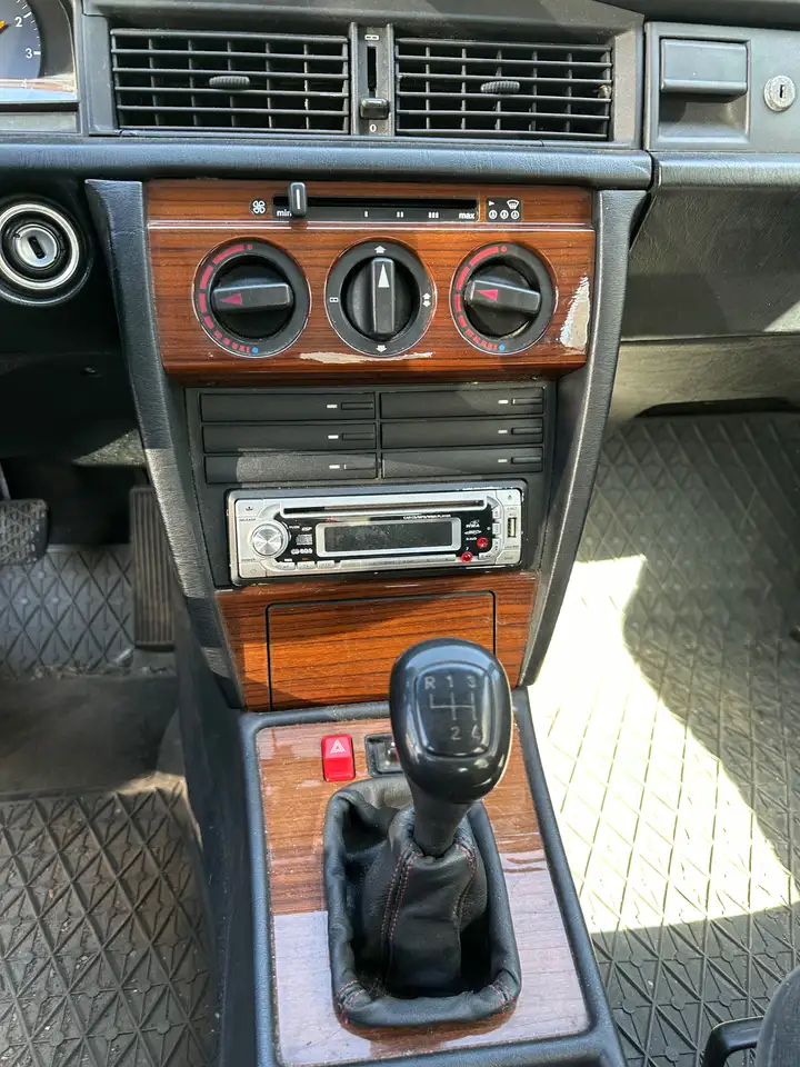 Mercedes-Benz 190 E 1.8, foto 7
