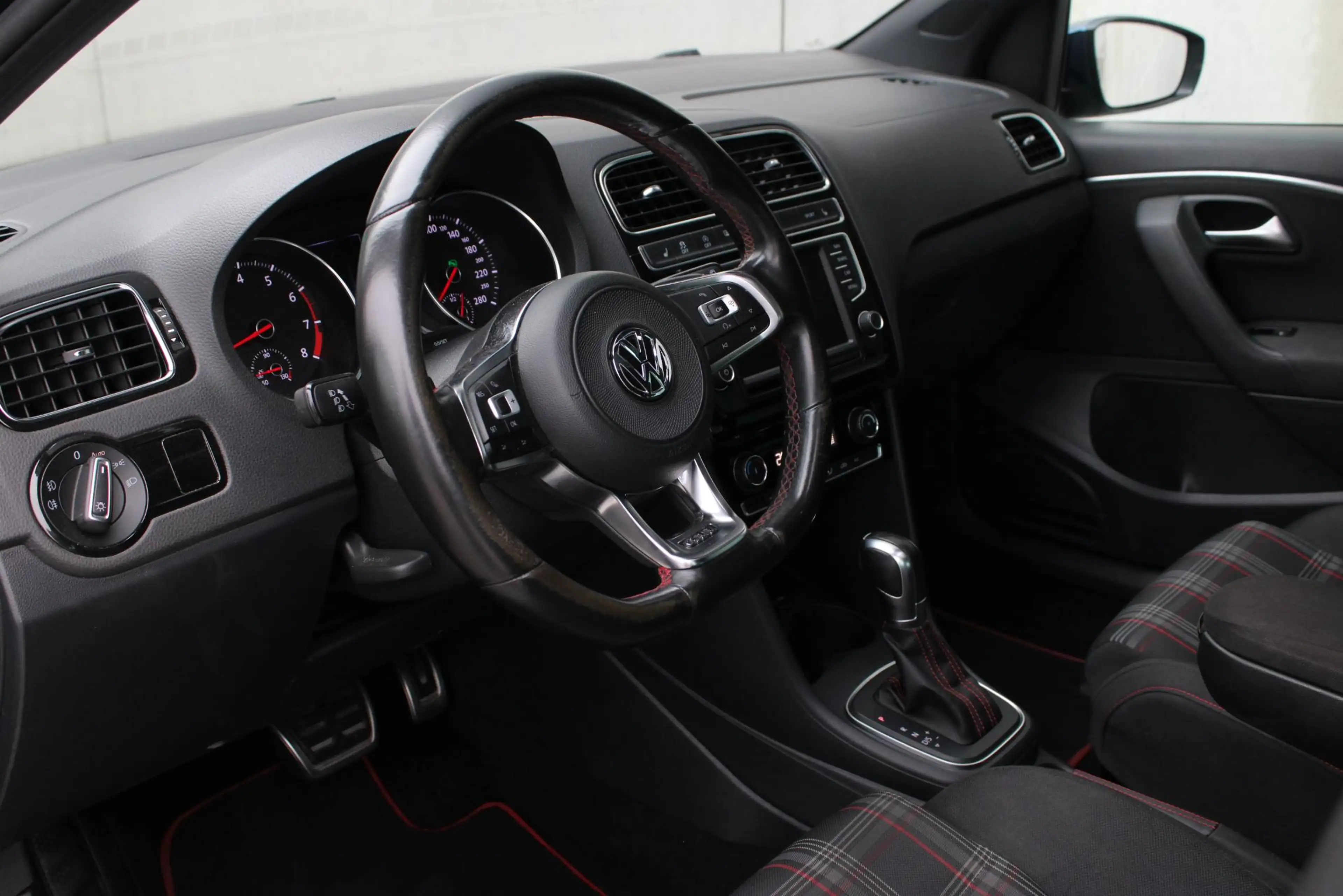 Volkswagen Polo GTI 1.8 TSI / 192 PK / OPEN DAK / STOELVERWARMING — photo 14