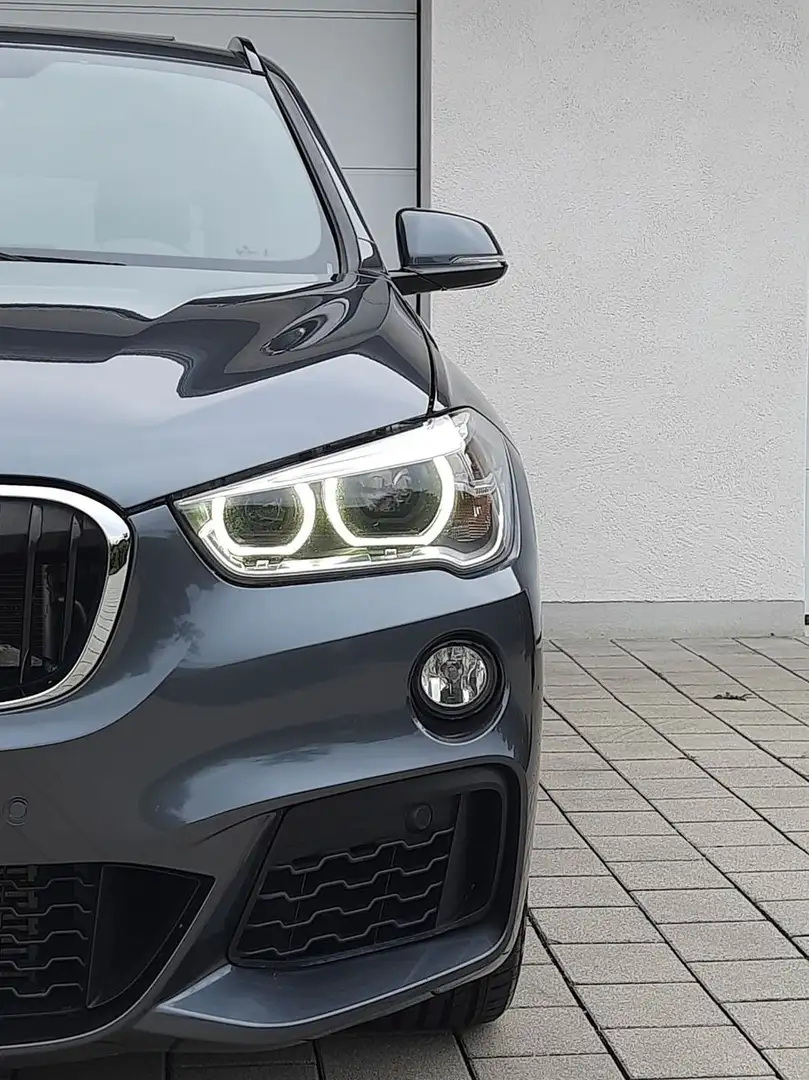 BMW X1 xDrive 25i/3xM-Sport/LED/Pano/HuD/Kam/AhK Gris - 1