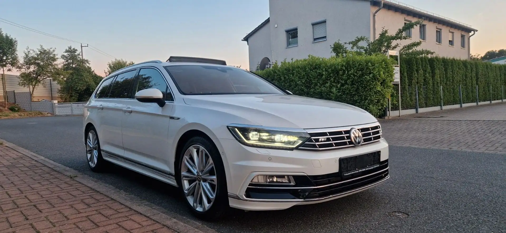 Volkswagen Passat Variant Passat Highline 4Motion R-Line Vollausstattung Blanc - 1