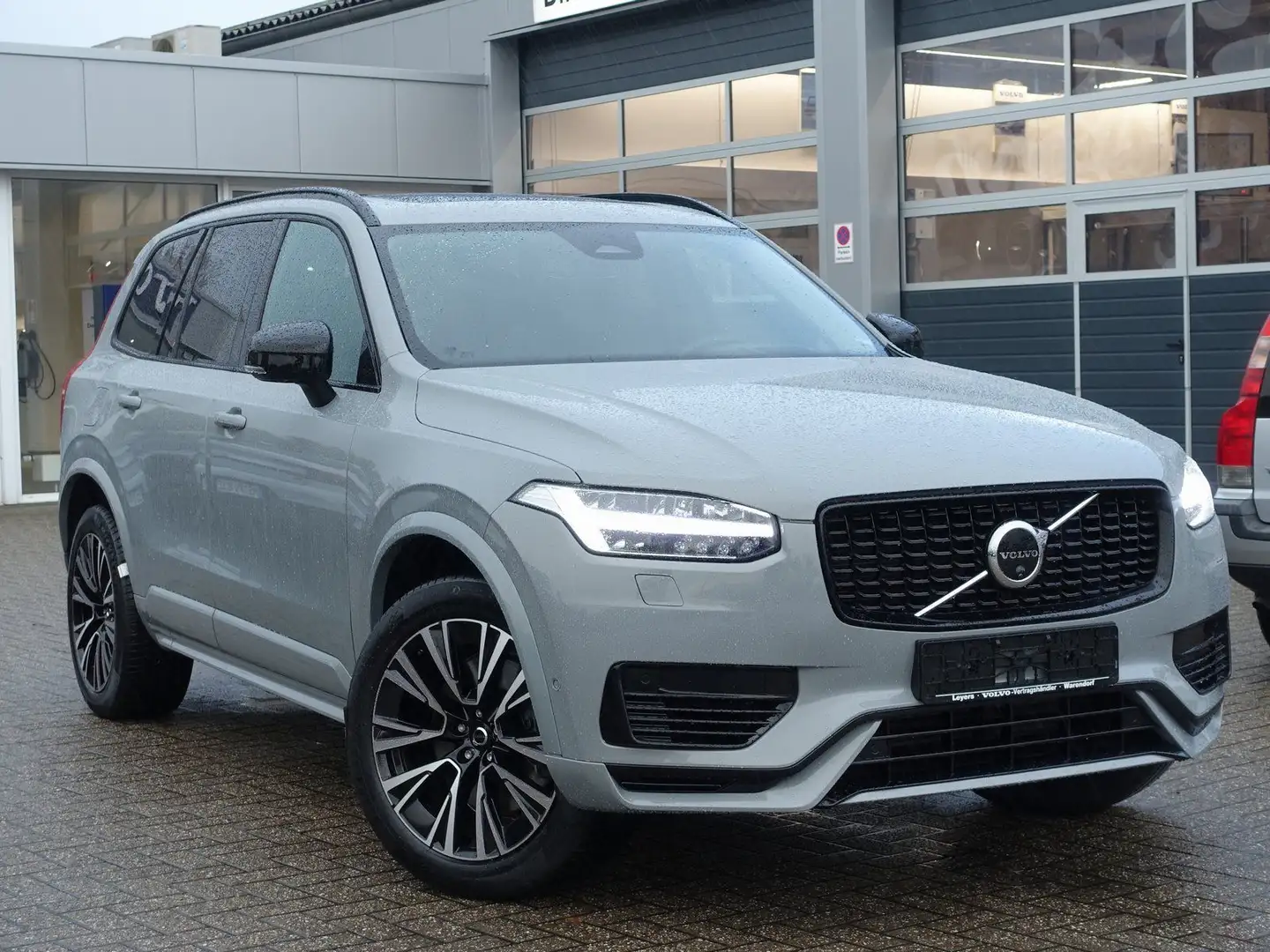 Volvo XC90 Ultra Dark T8 AWD Plug-in Hybrid HUD/PANO Grau - 2