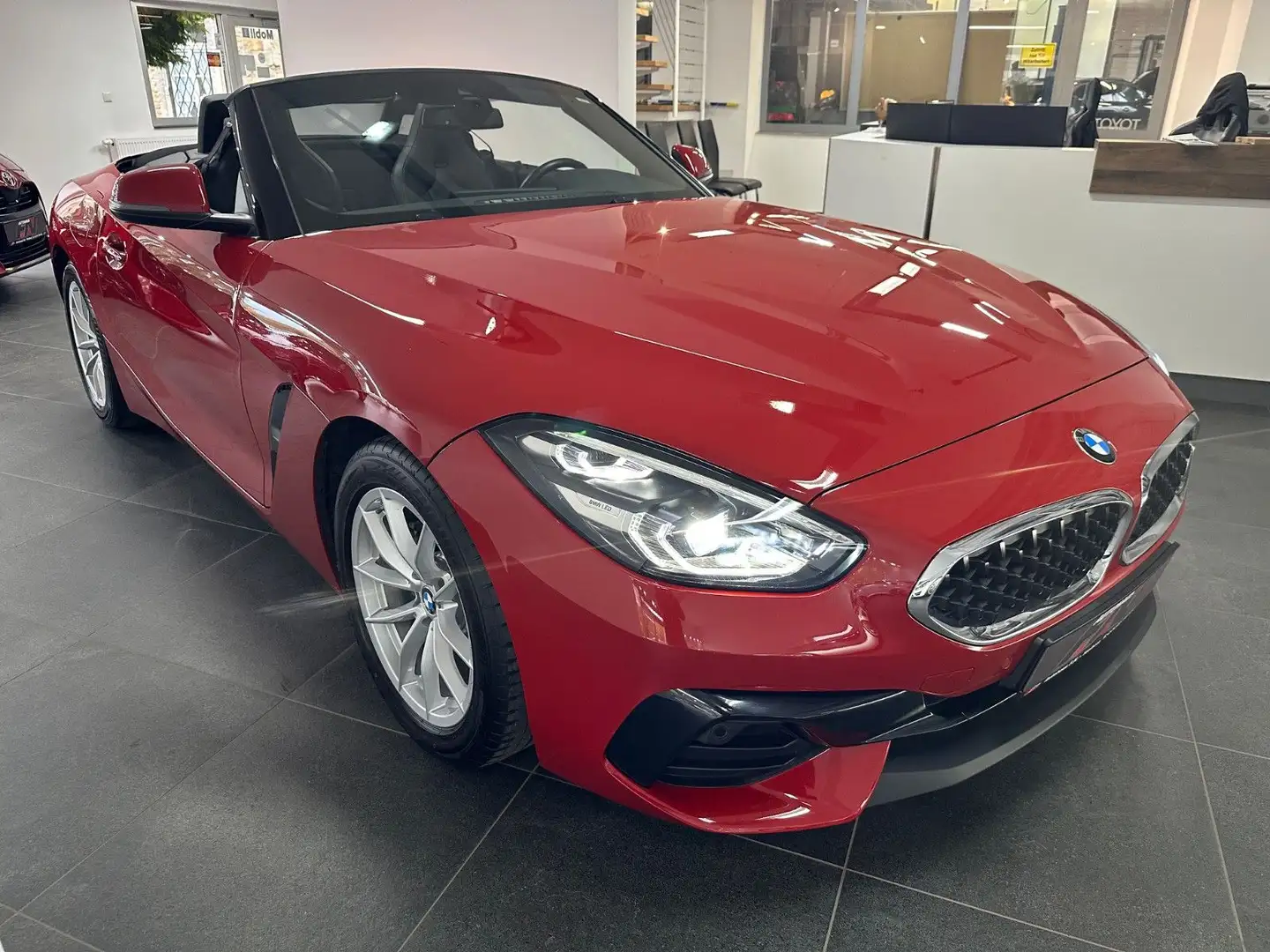 BMW Z4 sDrive 20 I Advantage LED/SHZ/TW/ALARM/KEYLES Rot - 1