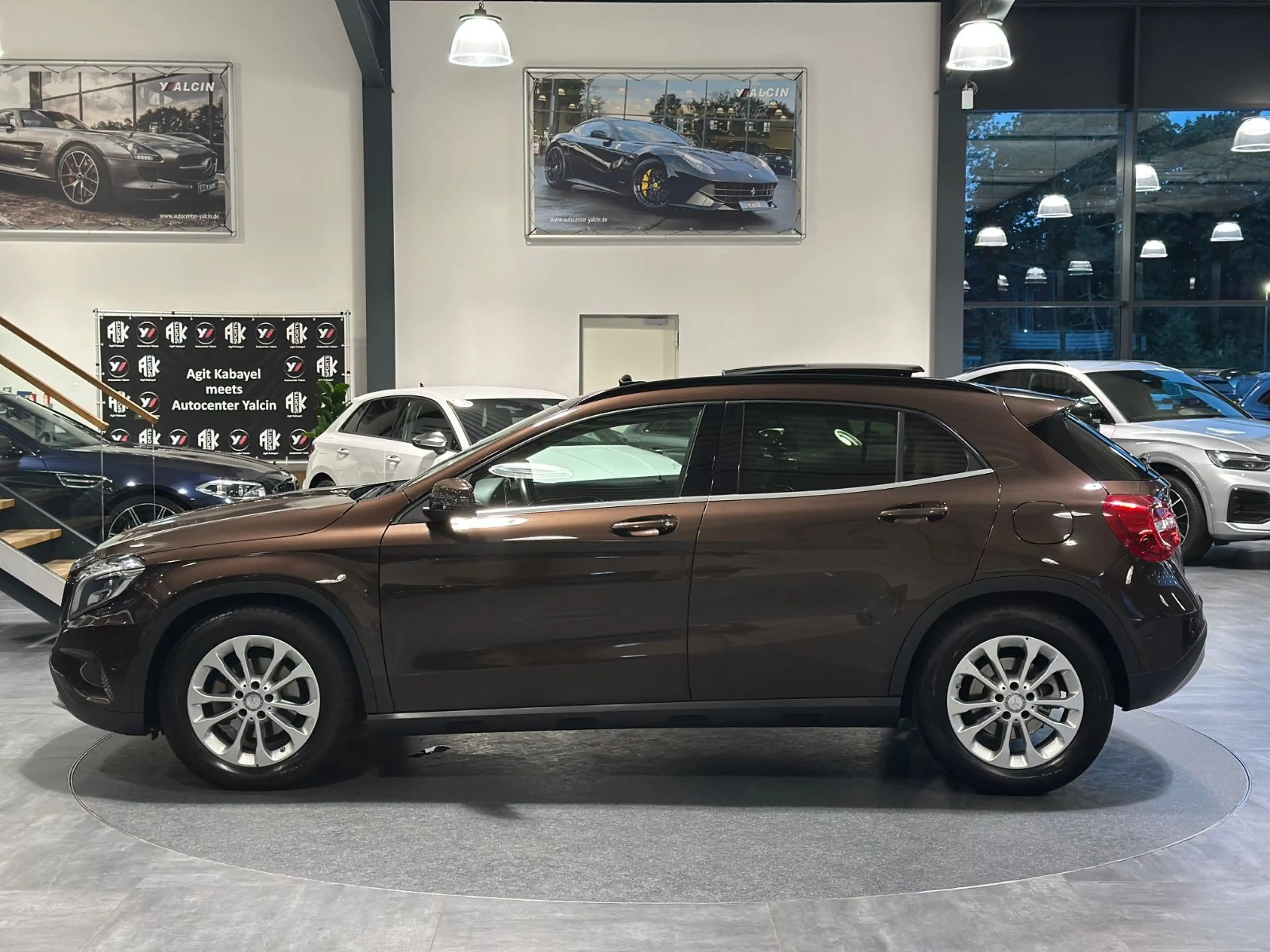 Mercedes-Benz GLA 220 CDI 4MATIC DCT Aut. 1.HAND/PANO/S-HEFT — photo 6