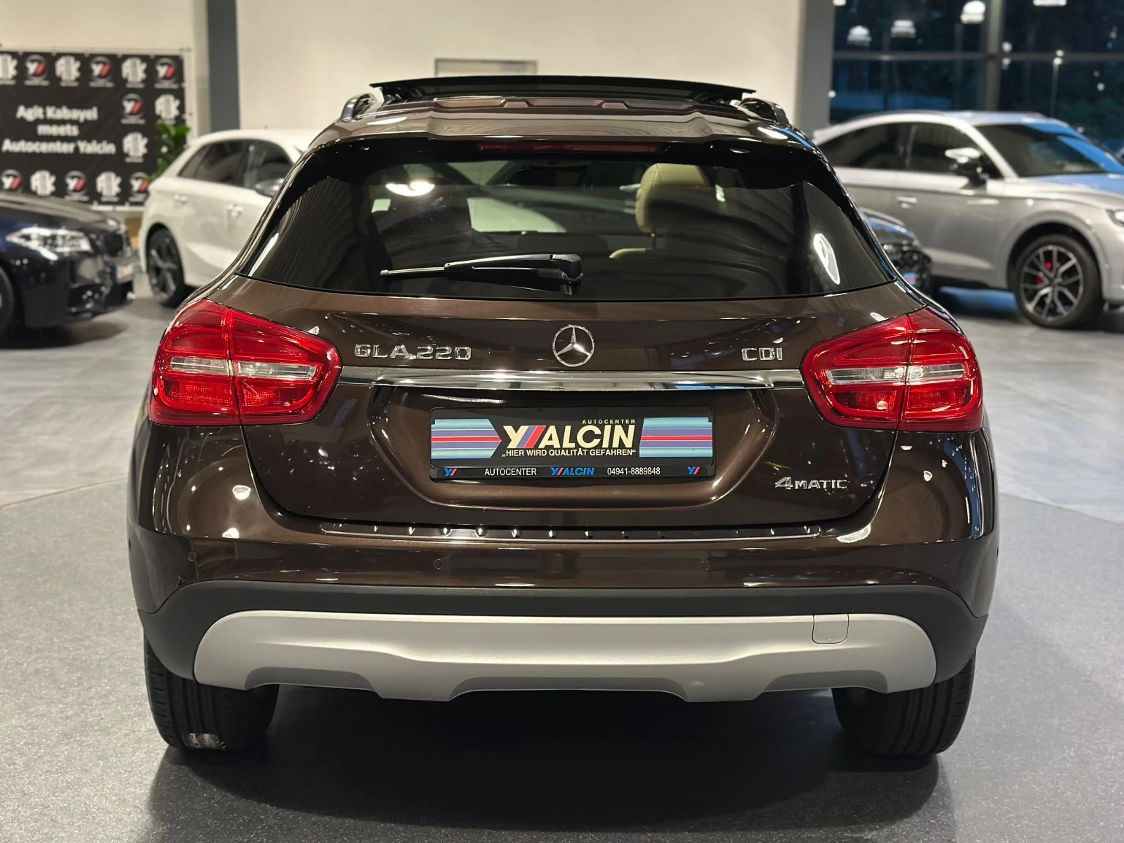 Mercedes-Benz GLA 220 CDI 4MATIC DCT Aut. 1.HAND/PANO/S-HEFT — photo 9