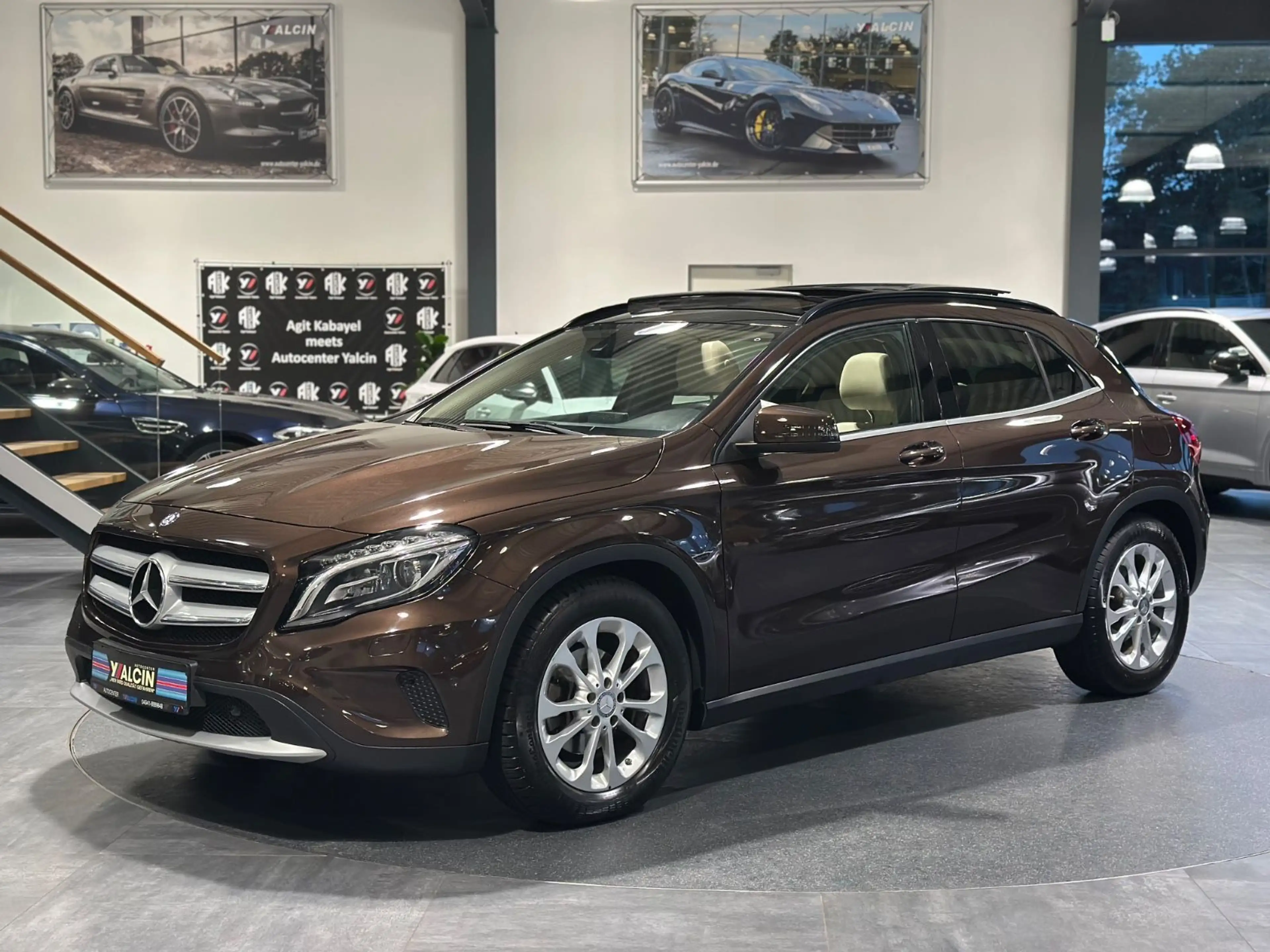 Mercedes-Benz GLA 220 CDI 4MATIC DCT Aut. 1.HAND/PANO/S-HEFT