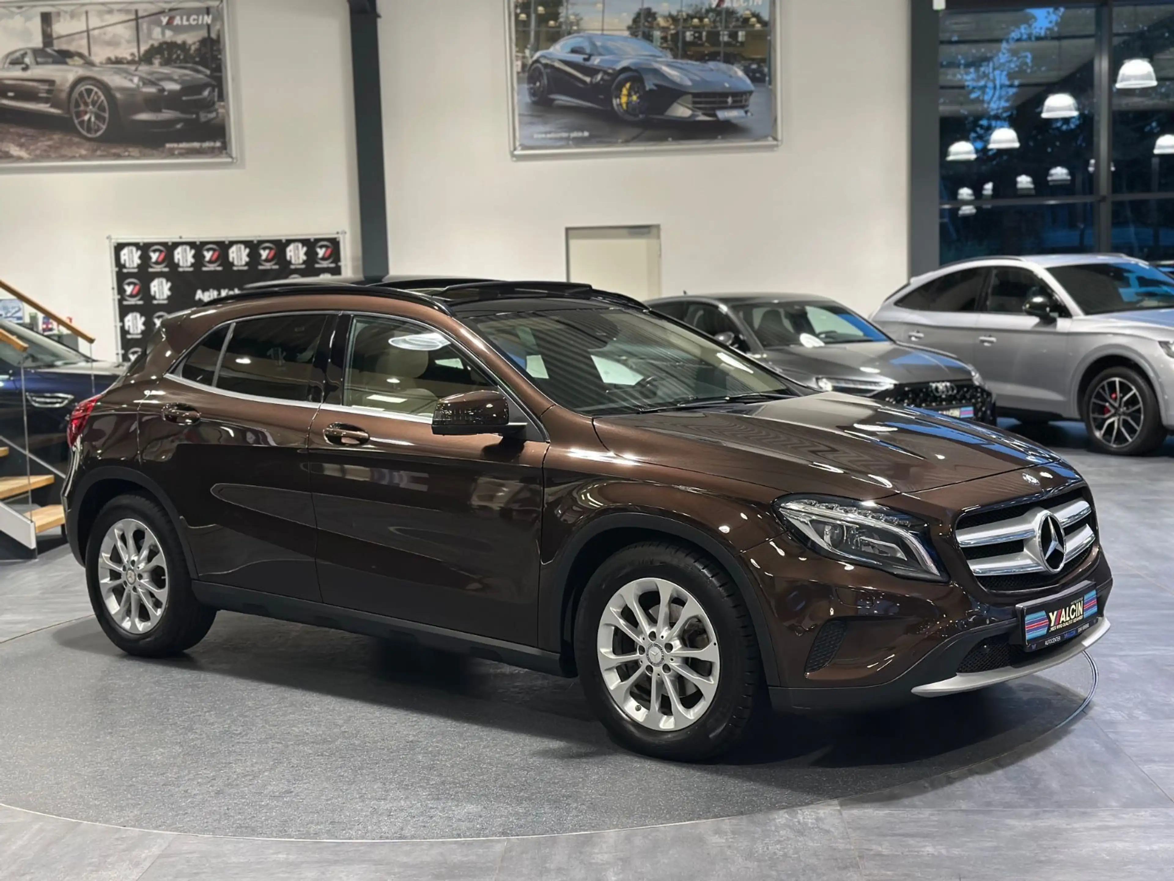 Mercedes-Benz GLA 220 CDI 4MATIC DCT Aut. 1.HAND/PANO/S-HEFT — photo 2