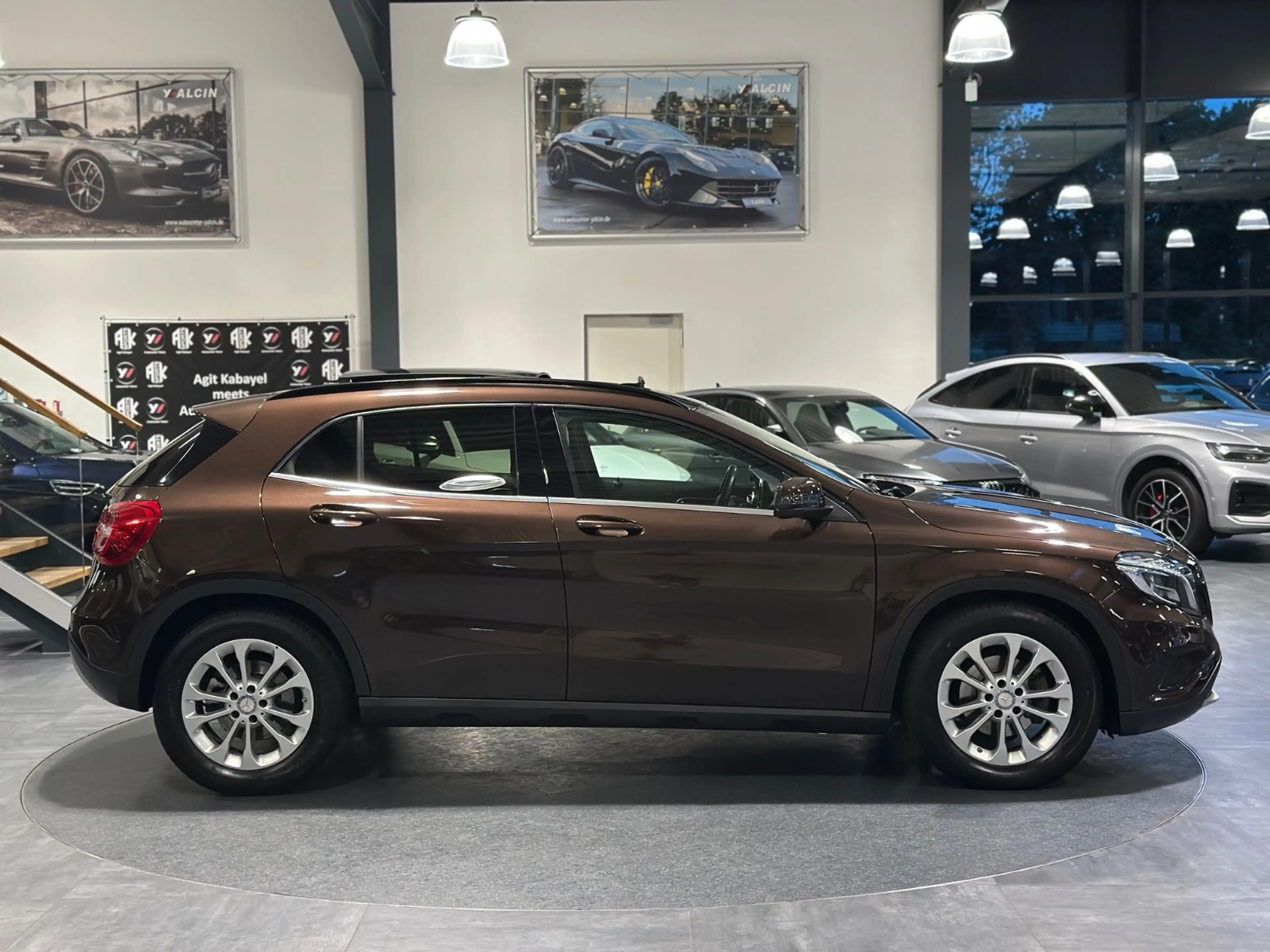 Mercedes-Benz GLA 220 CDI 4MATIC DCT Aut. 1.HAND/PANO/S-HEFT — photo 5