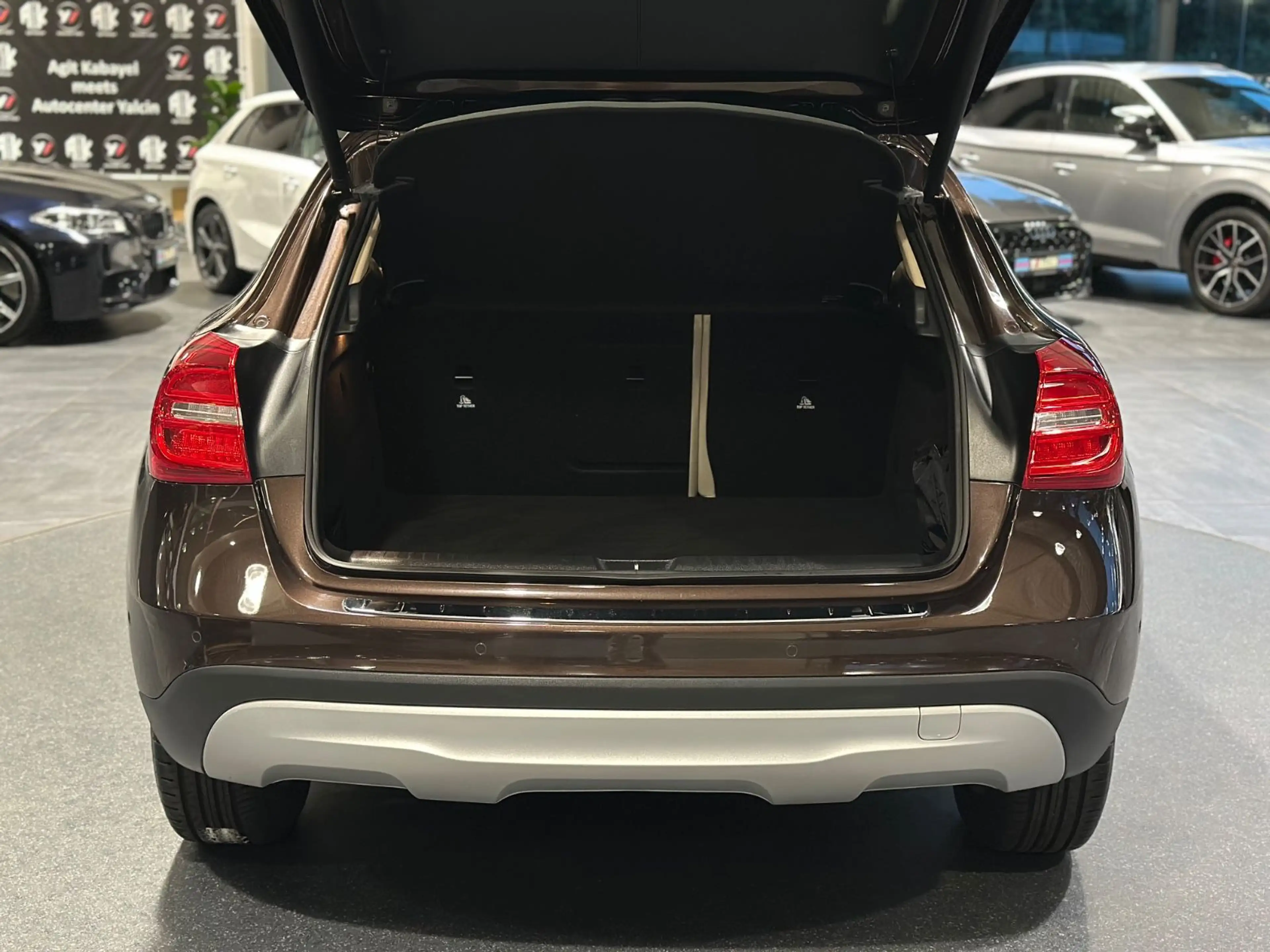 Mercedes-Benz GLA 220 CDI 4MATIC DCT Aut. 1.HAND/PANO/S-HEFT — photo 10