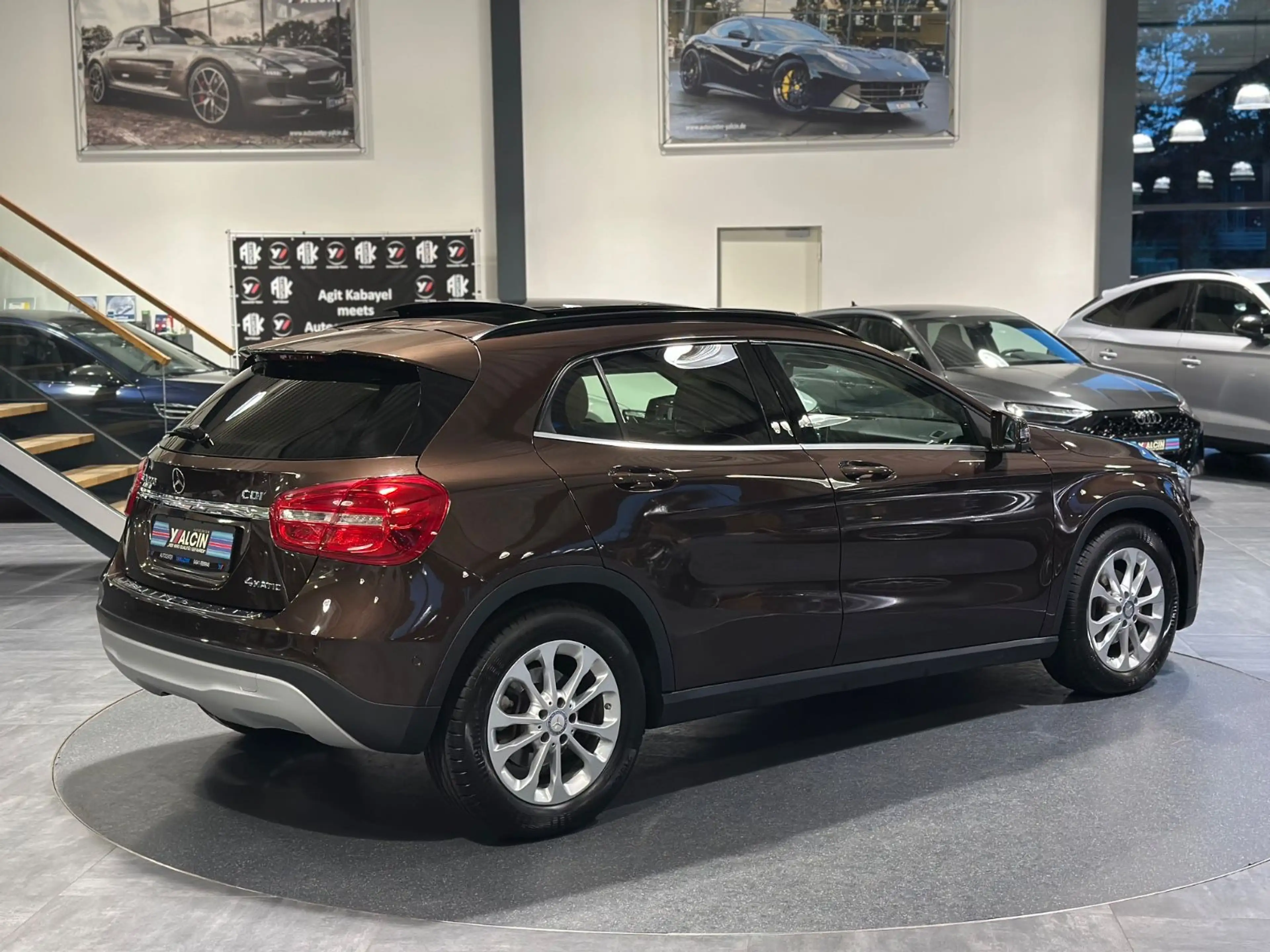 Mercedes-Benz GLA 220 CDI 4MATIC DCT Aut. 1.HAND/PANO/S-HEFT — photo 3