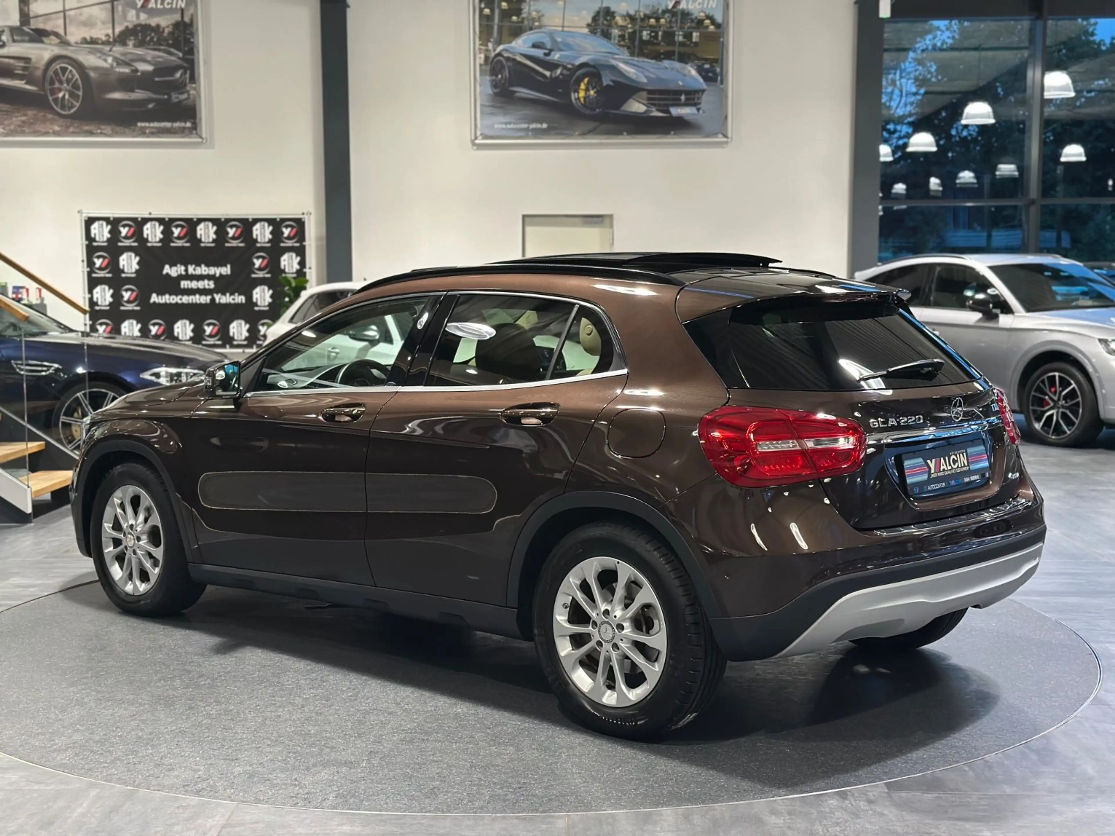 Mercedes-Benz GLA 220 CDI 4MATIC DCT Aut. 1.HAND/PANO/S-HEFT — photo 4