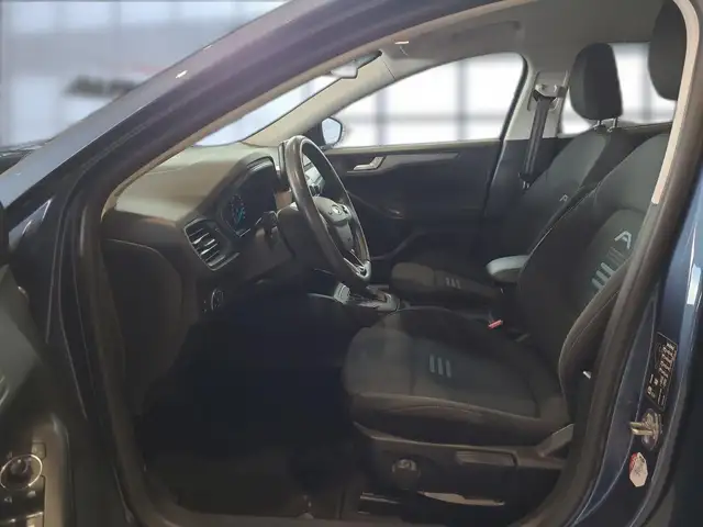 Ford Focus view 9