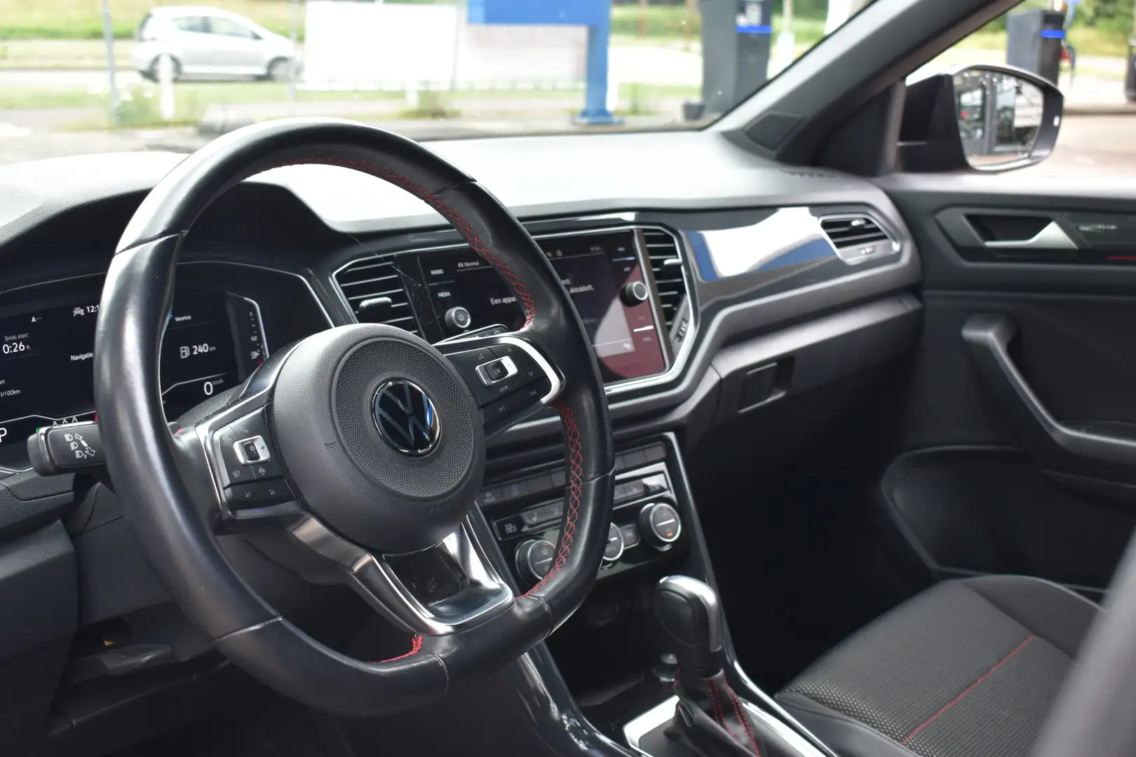 Volkswagen T-Roc 1.5 TSI Sport Sfeerverlichting | Half-leder | Virt Zwart - 2