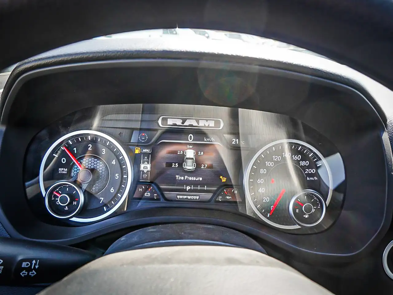 RAM 1500 снимка RAM 1500