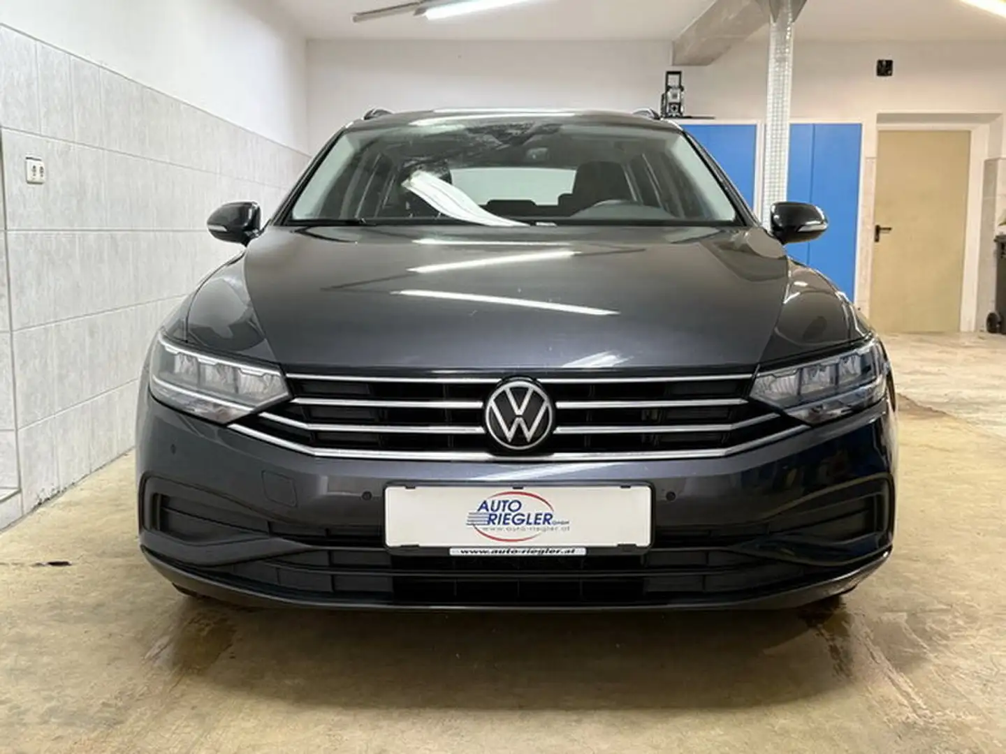 Volkswagen Passat 2,0TDI DSG ''LED-Navi-Kamera-Sitzh.-PDC'' Grau - 2