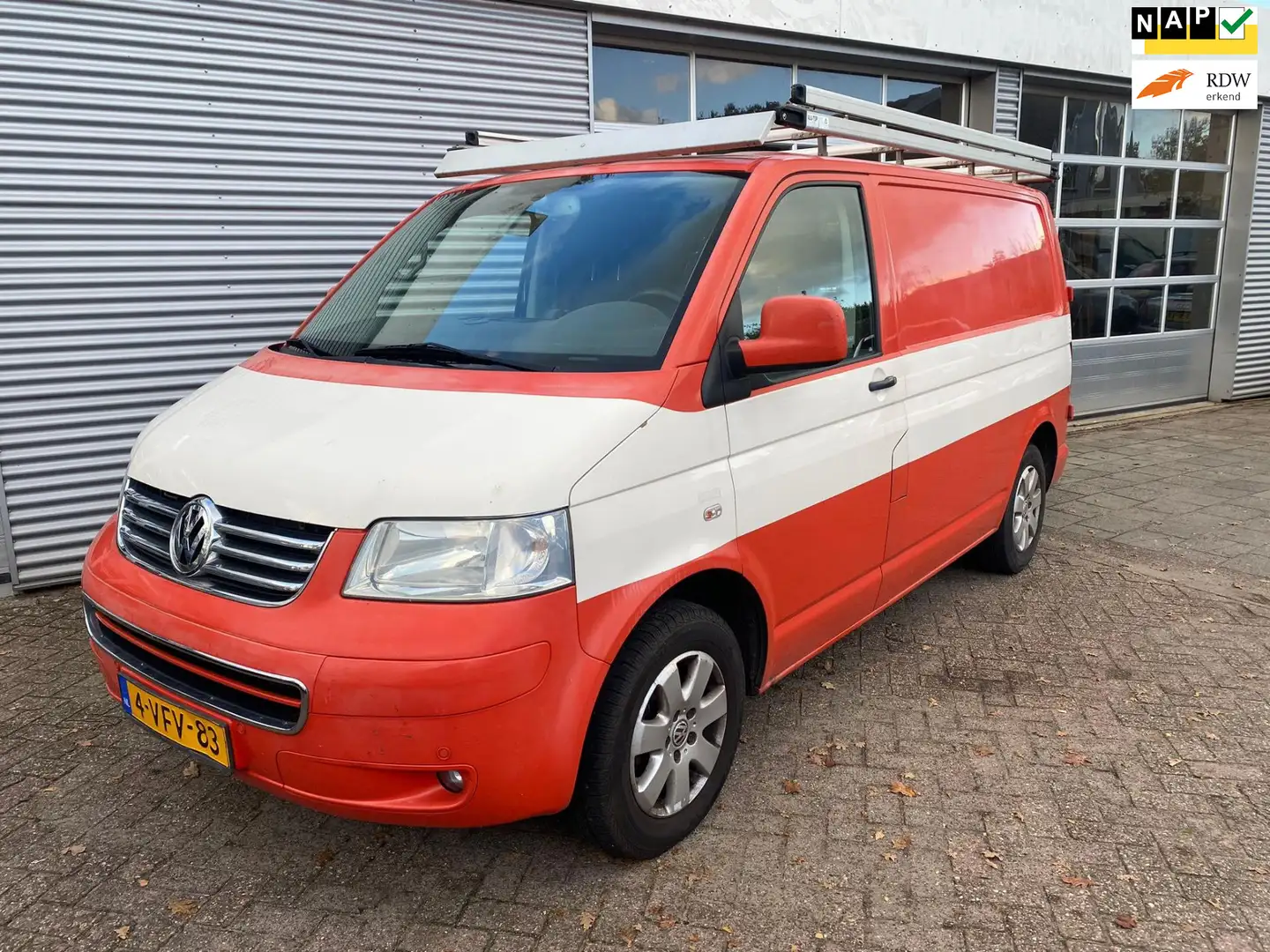 Volkswagen Transporter 1.9 TDI 300 MHD Černá - 1
