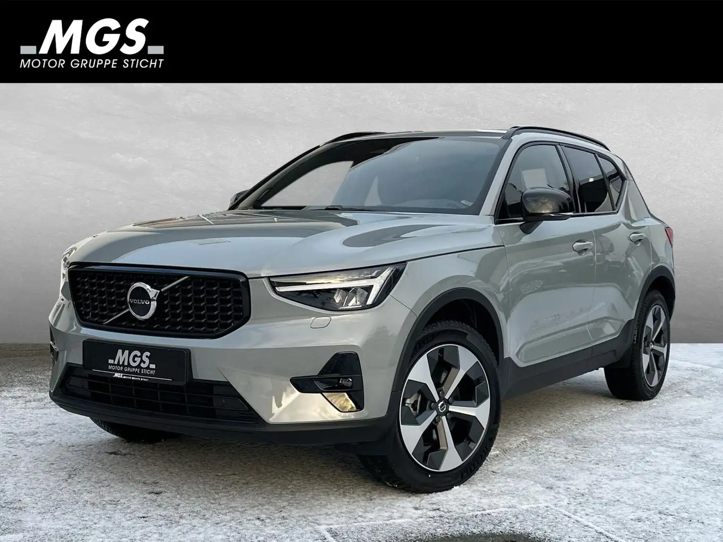 Volvo XC40 Plus Dark 2WD 2.0 DAB #Licht-Paket #NAVI Grau - 2
