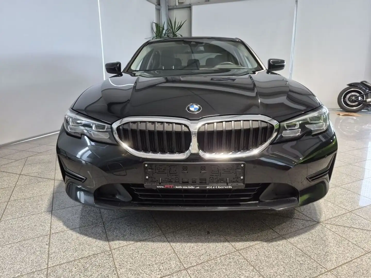 BMW 318 dA Advantage ''Leder-Navi-LED'' Schwarz - 2