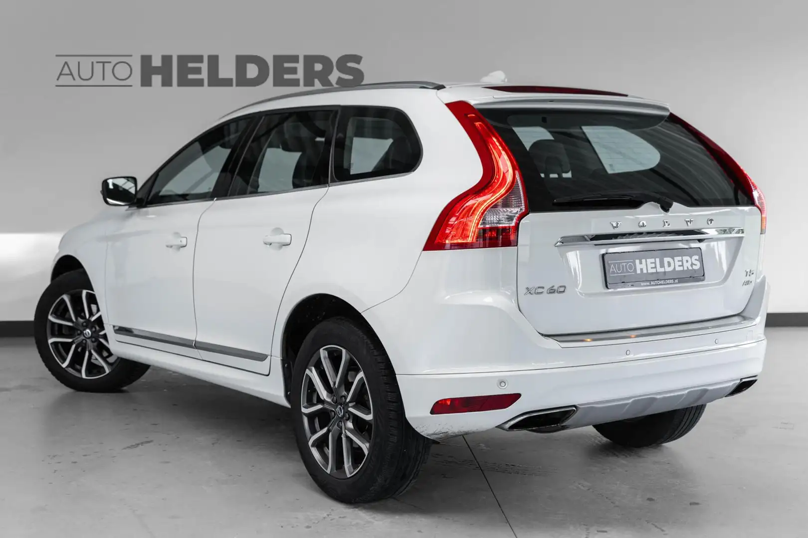 Volvo XC60 2.0 T5 Polar+ Leder Camera Lane ACC Wit - 2