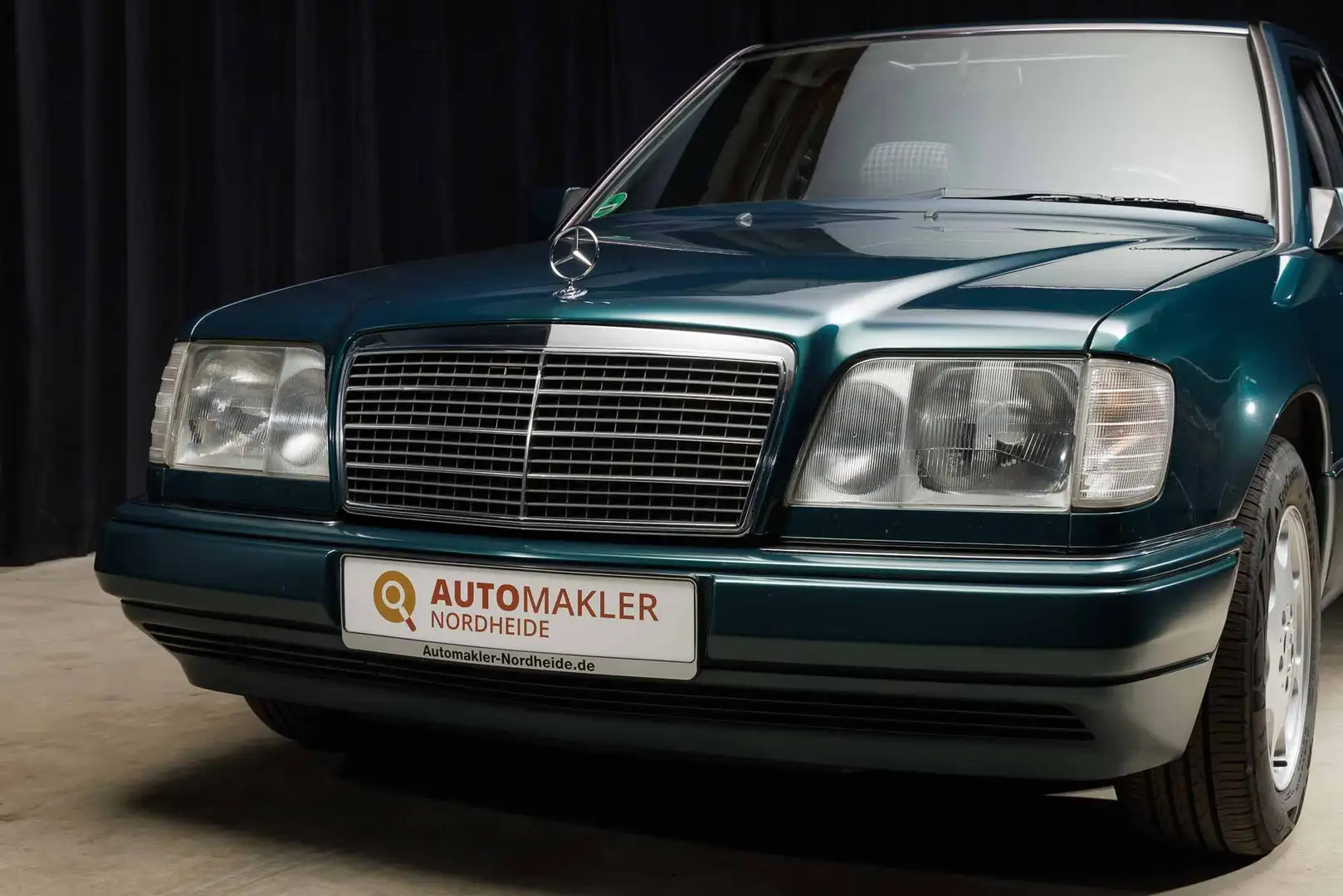 Mercedes-Benz E 220 Historie Lückenlos -TÜV Neu 2027 H-Zulassung Verde - 2