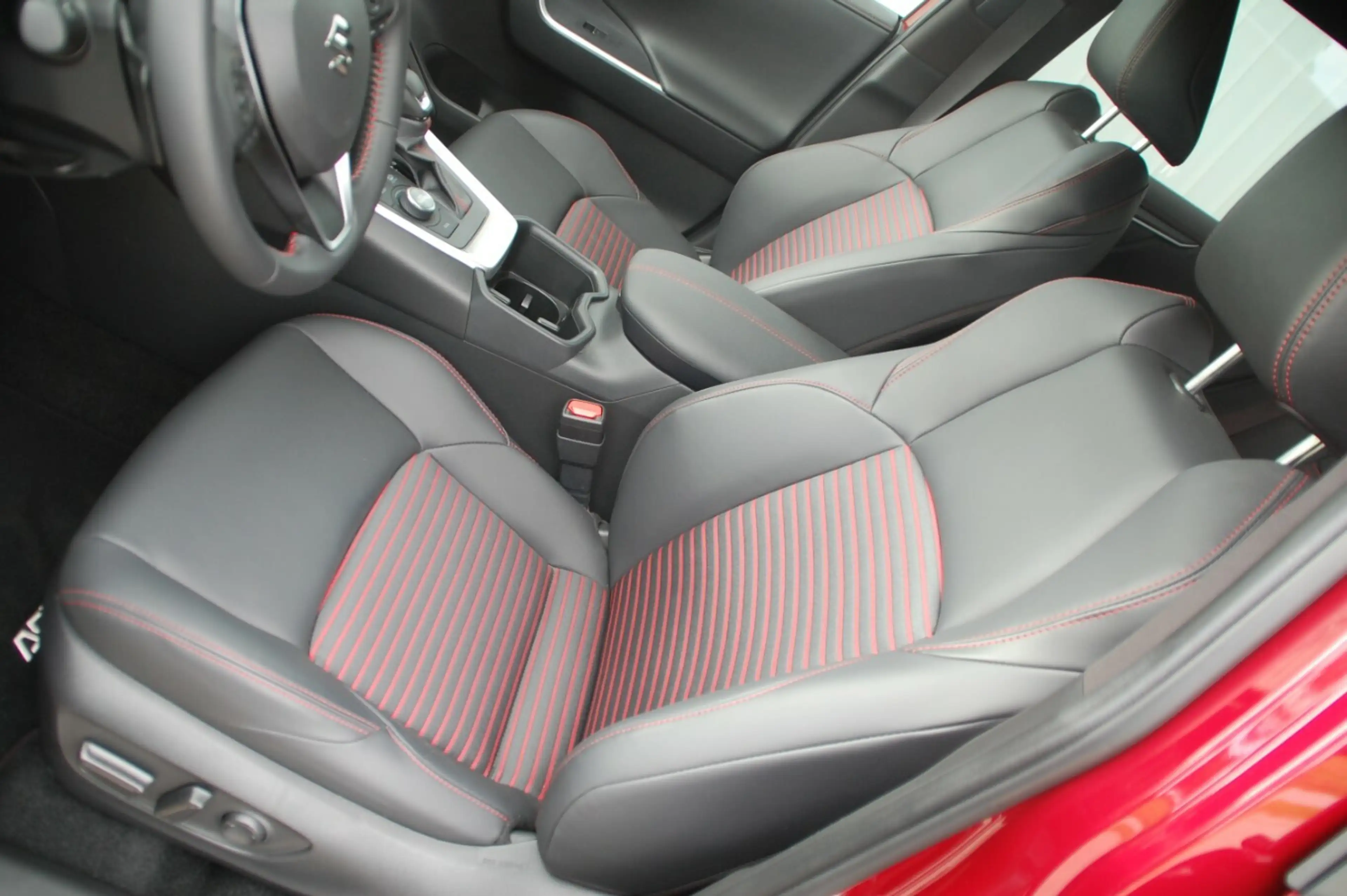 Suzuki Across 2.5 Plug-In Hybrid Comfort+ Allrad — photo 13