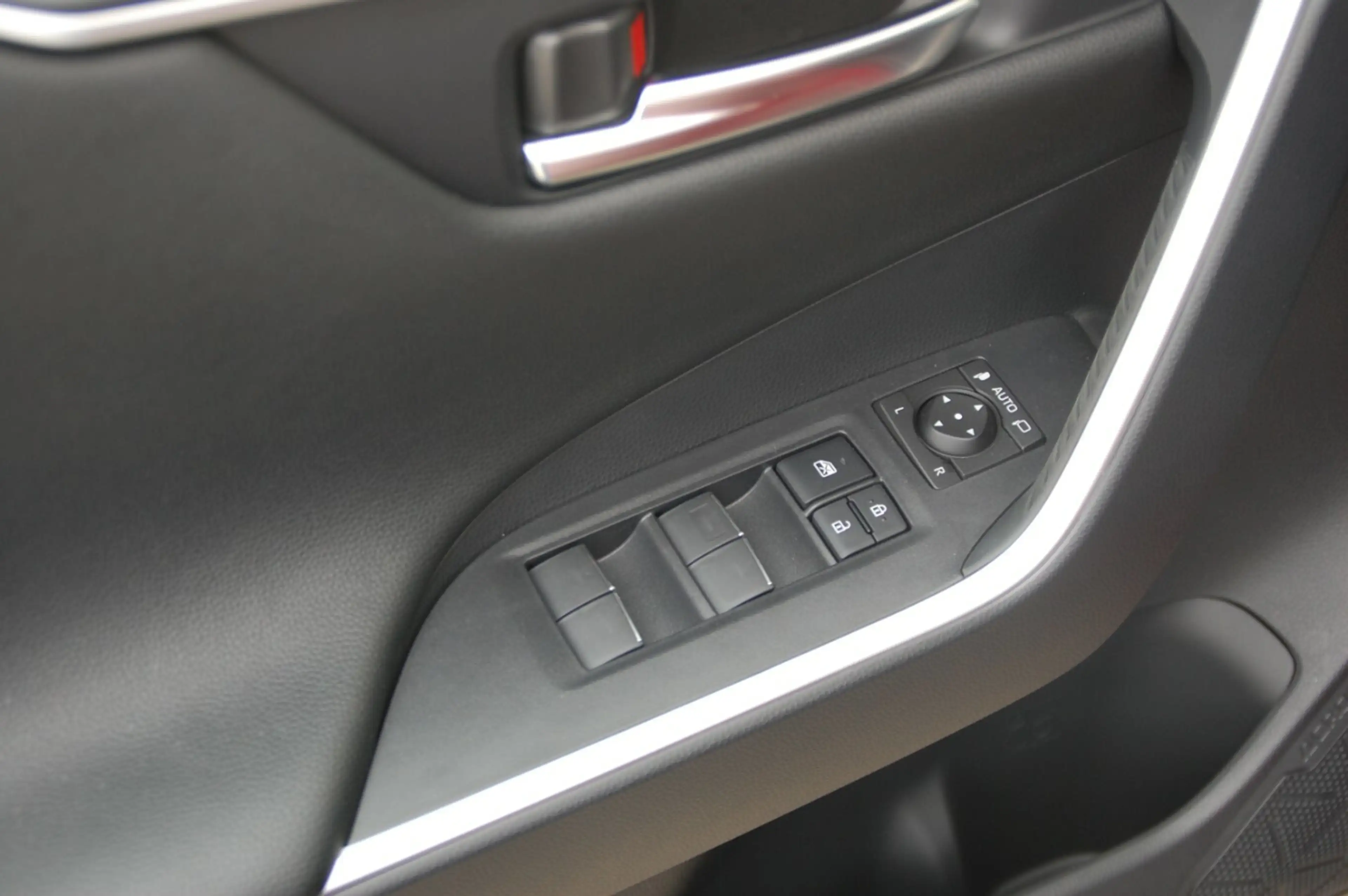 Suzuki Across 2.5 Plug-In Hybrid Comfort+ Allrad — photo 14