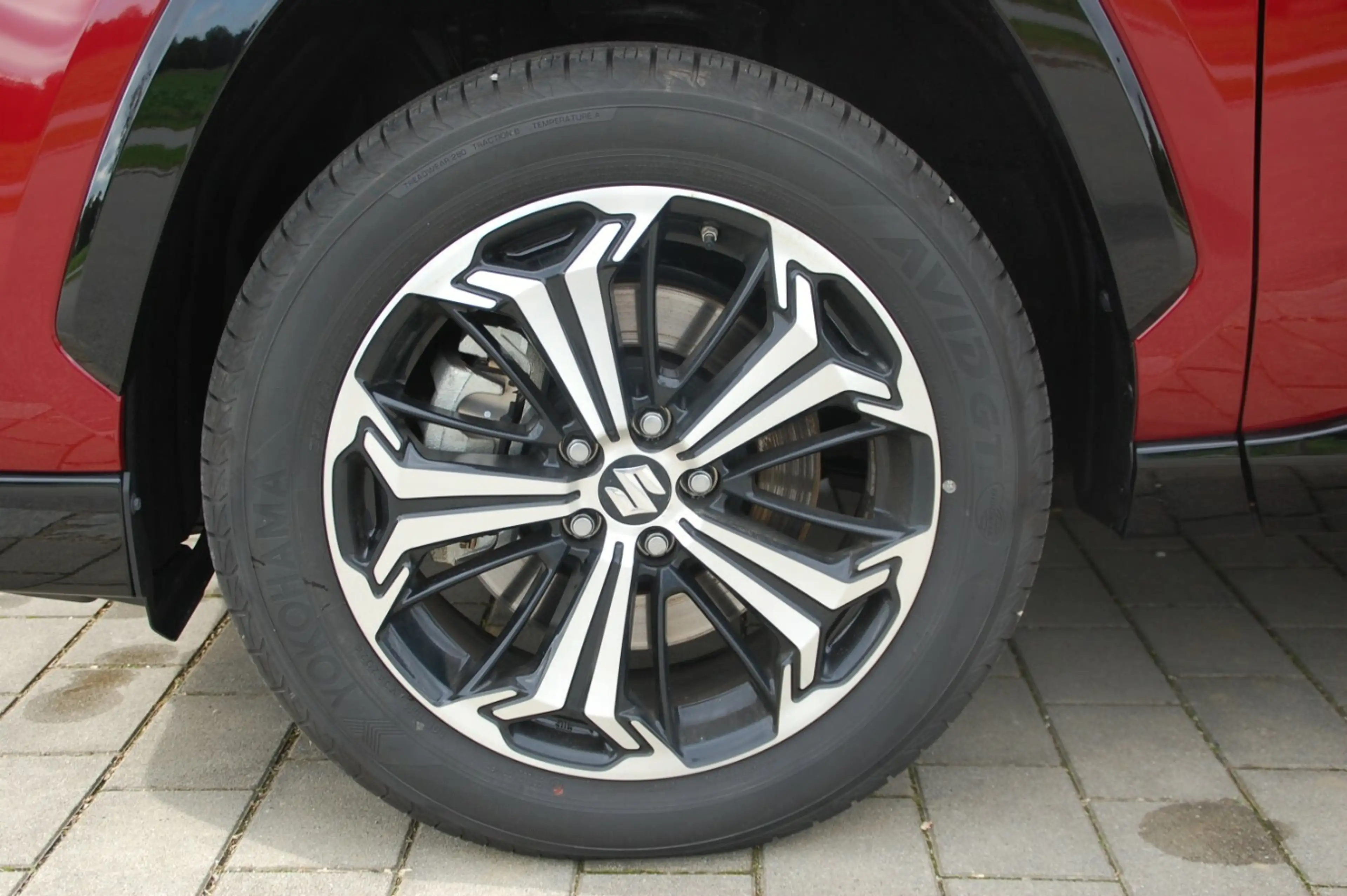 Suzuki Across 2.5 Plug-In Hybrid Comfort+ Allrad — photo 11