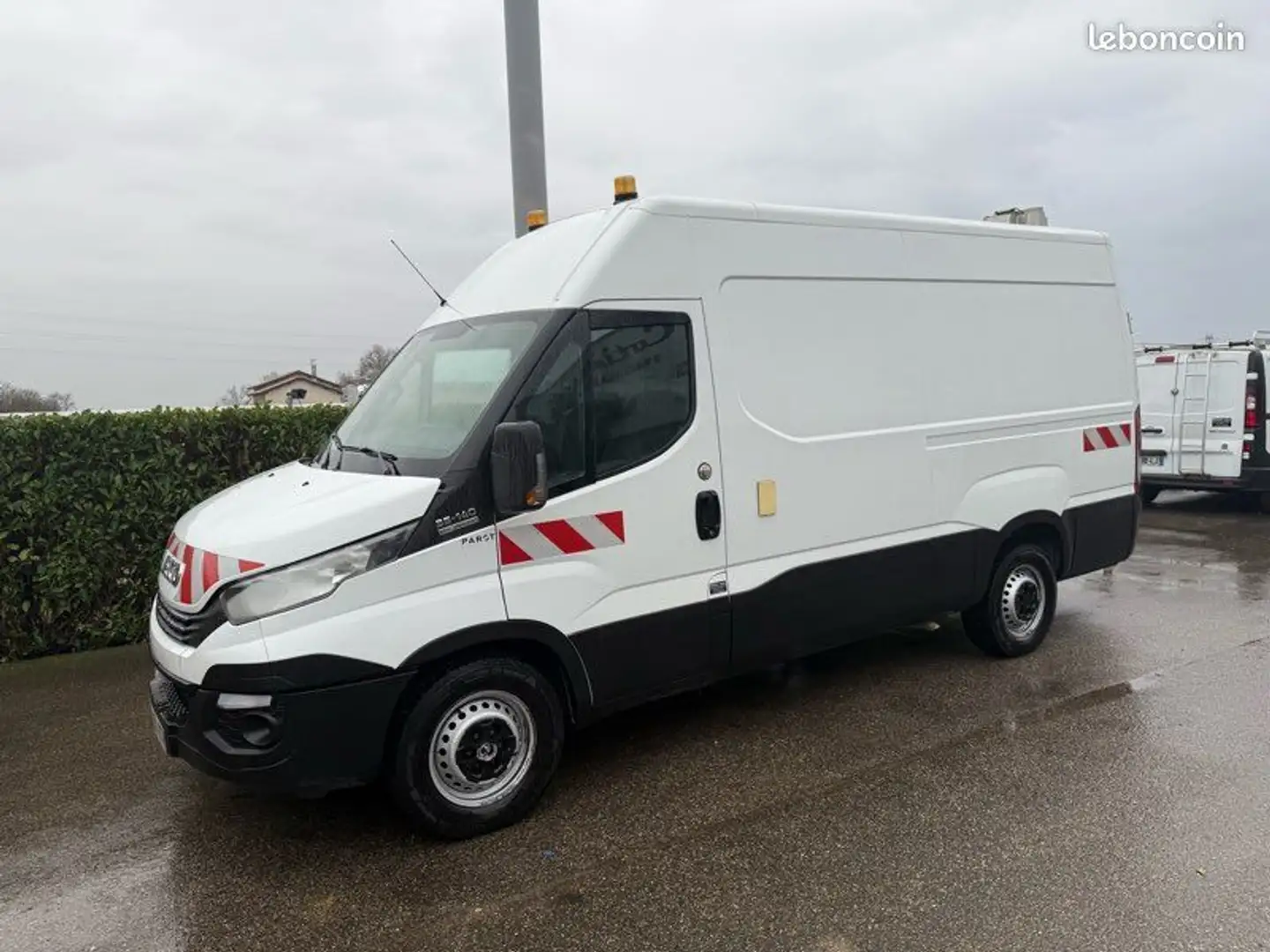 Iveco Daily 10990 ht fourgon l2h2 BVA - 2
