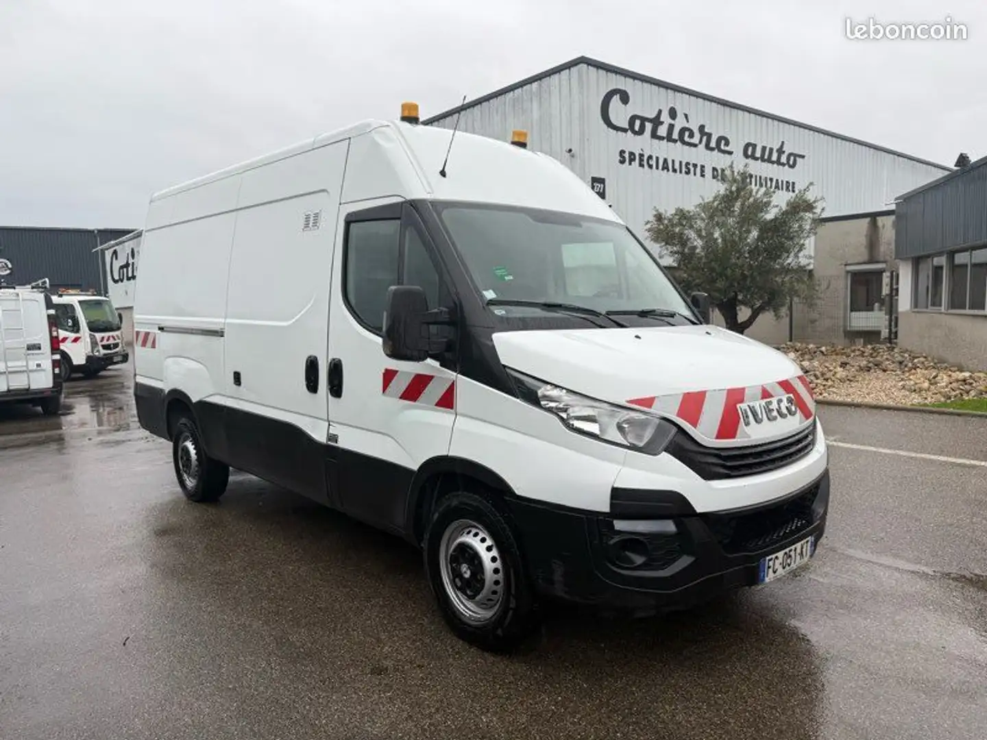 Iveco Daily 10990 ht fourgon l2h2 BVA - 1