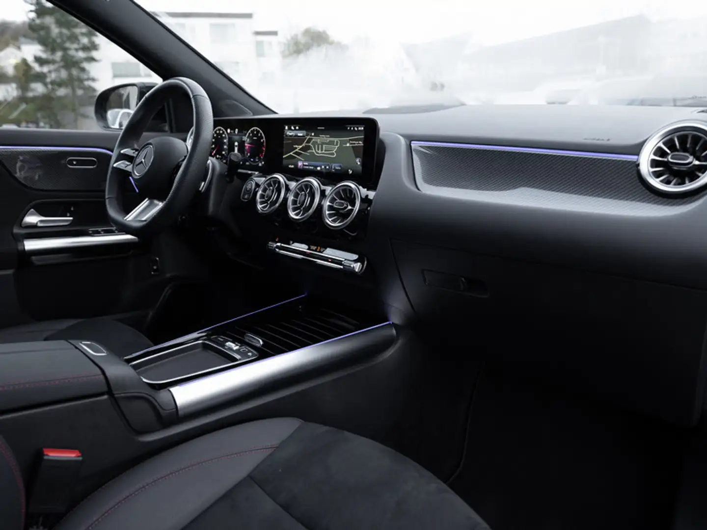 Mercedes-Benz GLA 200 AMG-Sport+Pano+Distr+MLB+Night+Ambiente Schwarz - 2