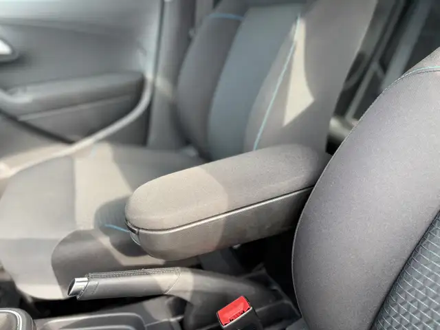 Volkswagen Polo view 4