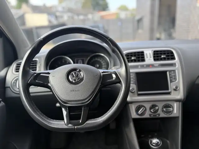 Volkswagen Polo view 2