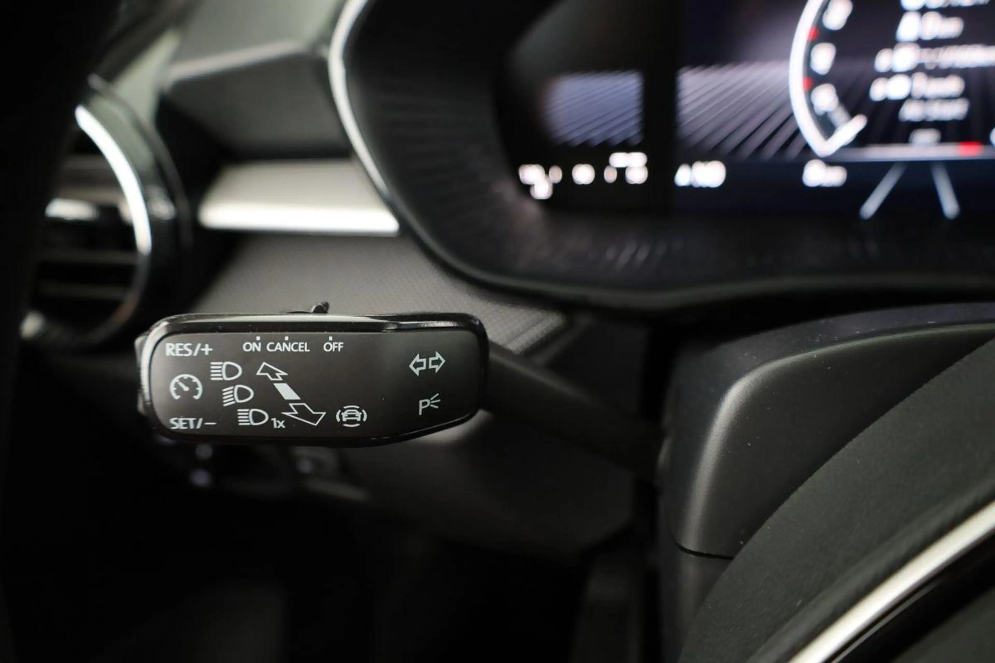 Skoda Fabia Selection 1.0 TSI Selection, AHK, Tempomat, Lad... — photo 9