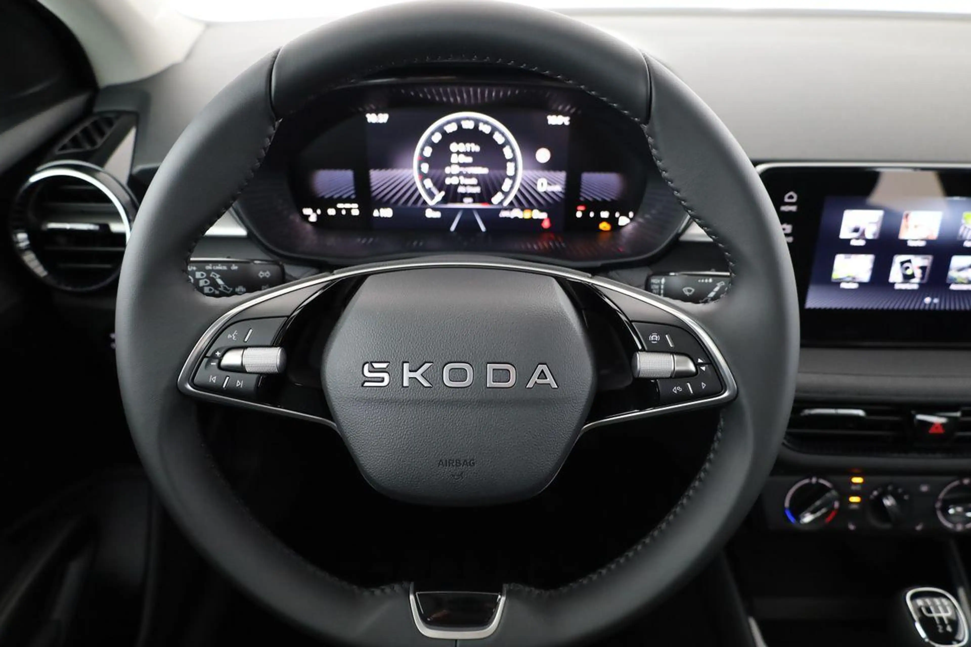 Skoda Fabia Selection 1.0 TSI Selection, AHK, Tempomat, Lad... — photo 5