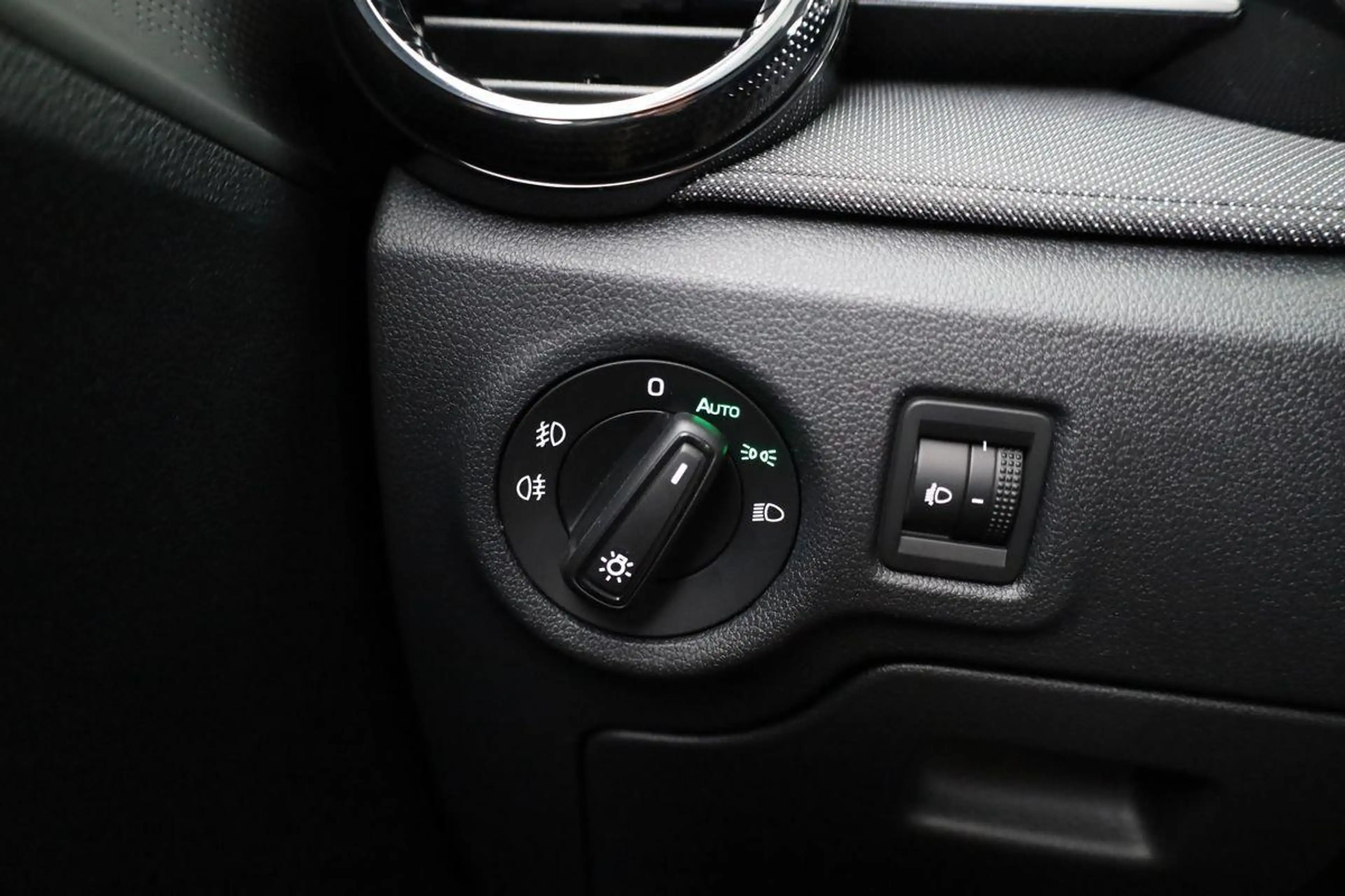 Skoda Fabia Selection 1.0 TSI Selection, AHK, Tempomat, Lad... — photo 8