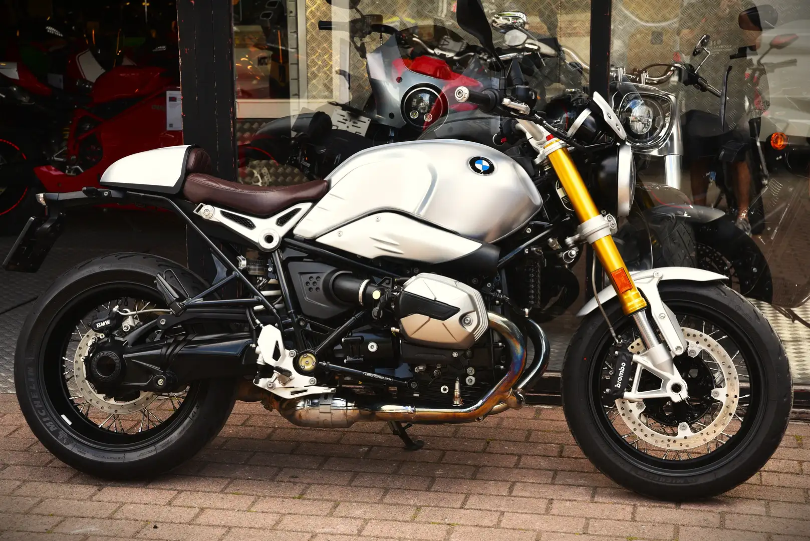 BMW R nineT ***MOTO VERTE*** Argent - 2