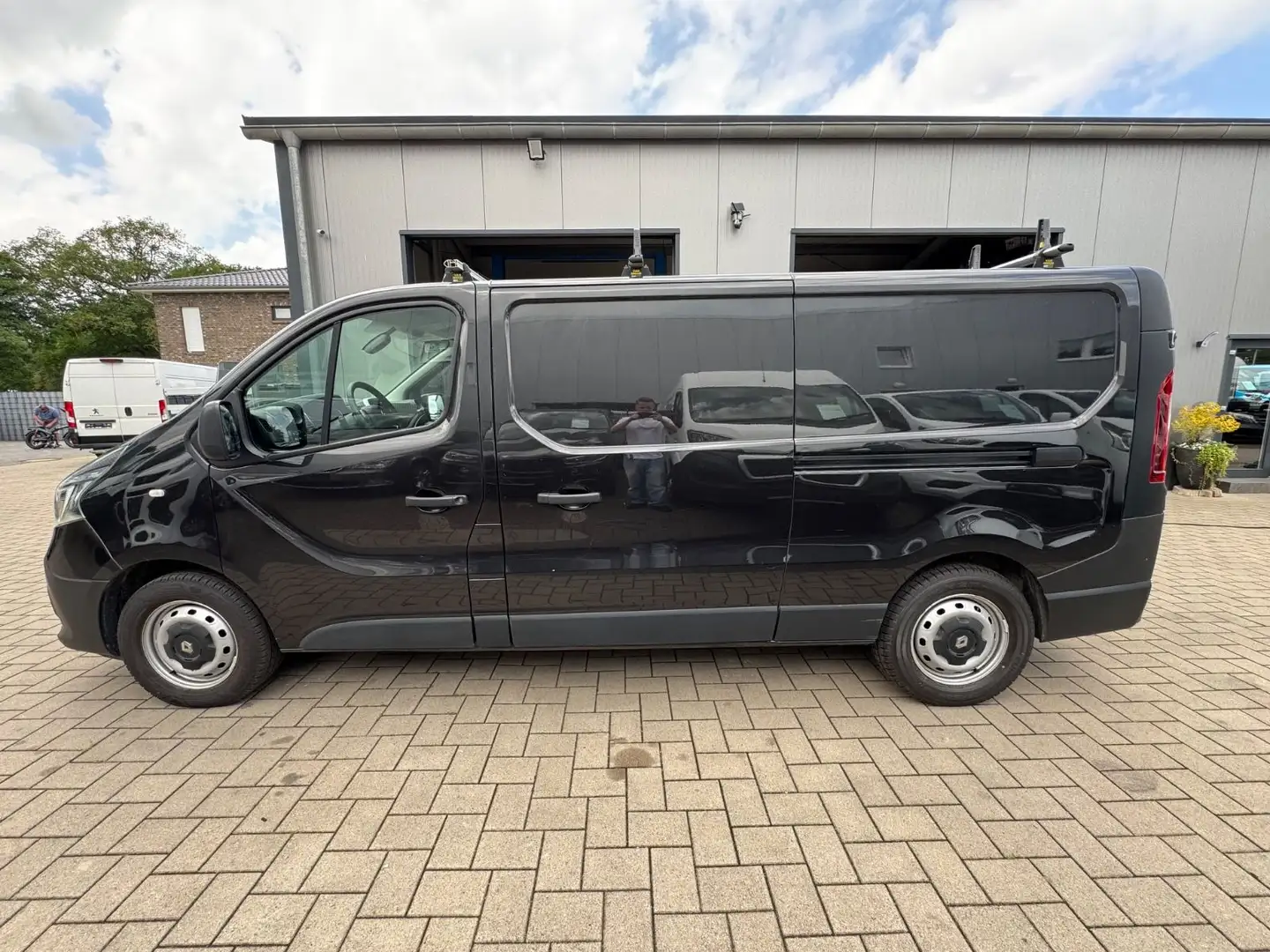 Renault Trafic Kasten L2H1 3,0t Komfort/Kamera/AHK/PDC Schwarz - 2